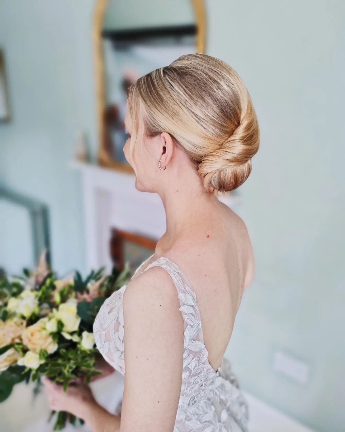 My 2023 diary is open and key dates are going fast! Get in touch at my new website (!) to enquire about your date. Link is in my bio.
.
This is my beautiful client Megan who got married in August at @bressinghamhall