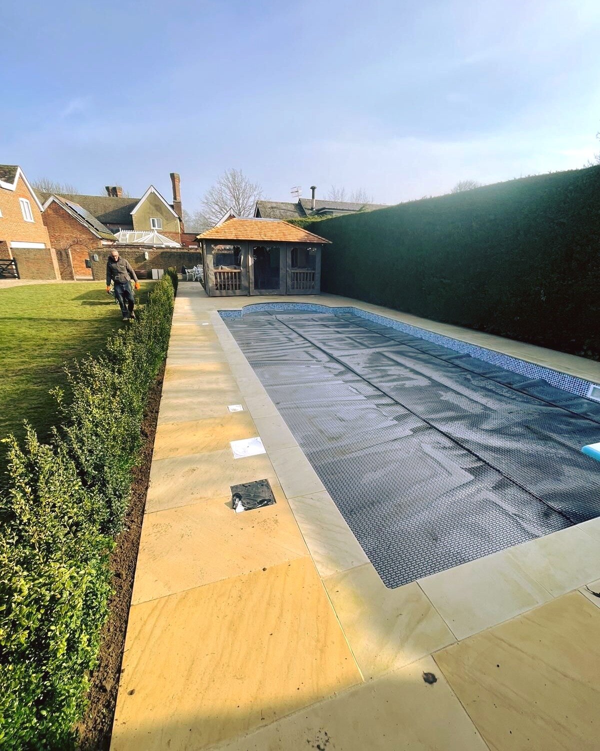 Project complete ✅ 

A fantastic job recently finished over in Leigh, it was a pleasure to renovate this space around the swimming pool! 
RTW Pools and Spas did a great job refurbishing the pool and installing all of the coping stones, which enabled 