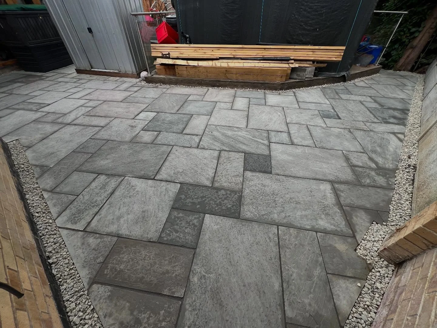 In December, we completed phase 1 of this lovely project in Tonbridge, and now we&rsquo;re excited to have finished the final phase. Once again, we used grey Indian sandstone project packs, which have helped create a clean, stylish, and timeless fini