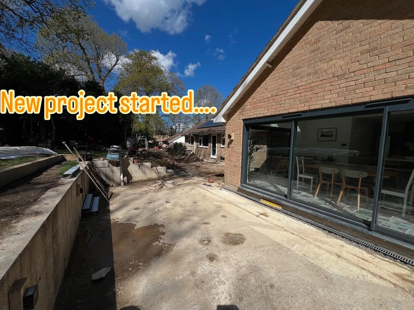 Latest project underway in Tunbridge Wells, large and long patio of around 110m2 total. Added a set of curved steps to encourage a softer look and a little feature for the client to admire for years to come.
We will have this all prepped soon ready t