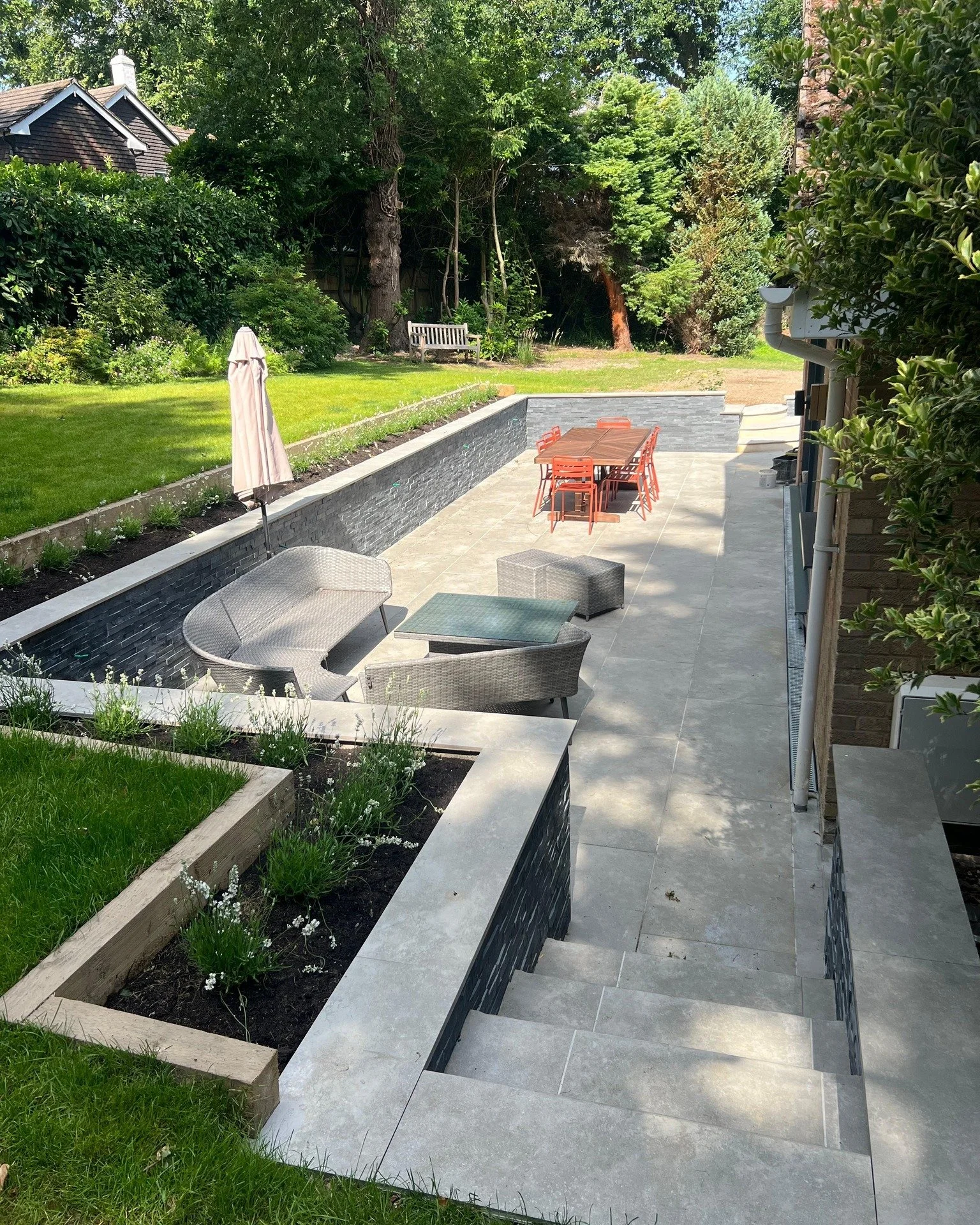 ☀️ A Warm Throwback: Crafting Perfection in Tunbridge Wells
As the days get chillier, let's take a moment to look back at one of our stunning projects completed at the very end of summer, a project we simply forgot to showcase until now!

We transfor