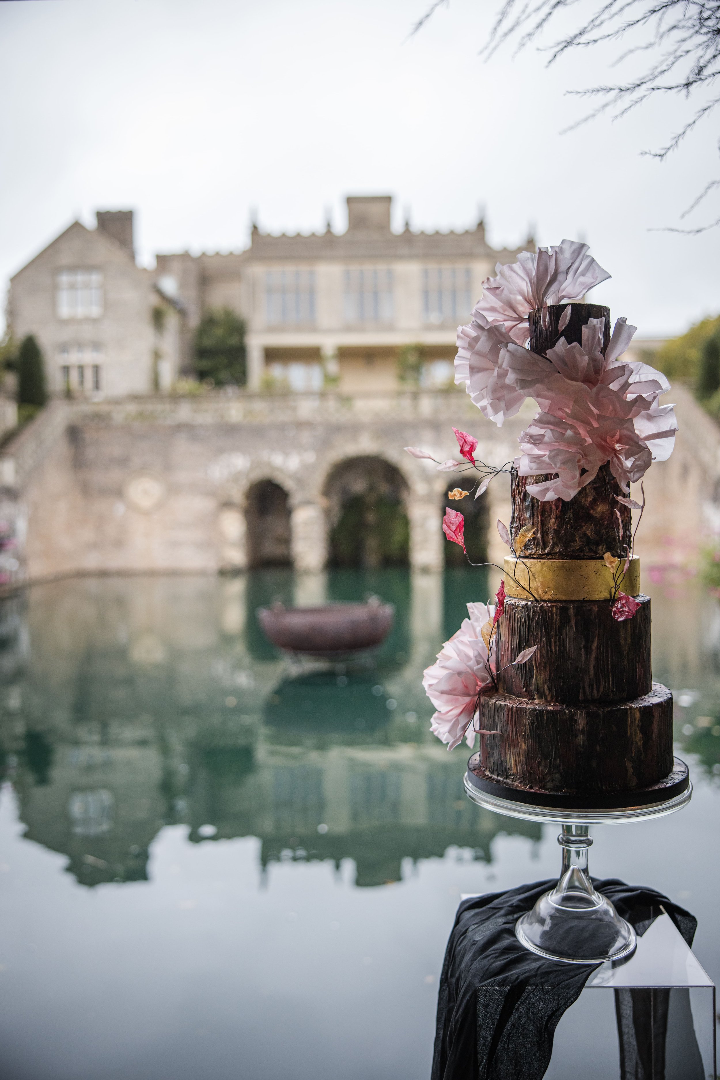 Wedding cake Euridge Manor boathouse