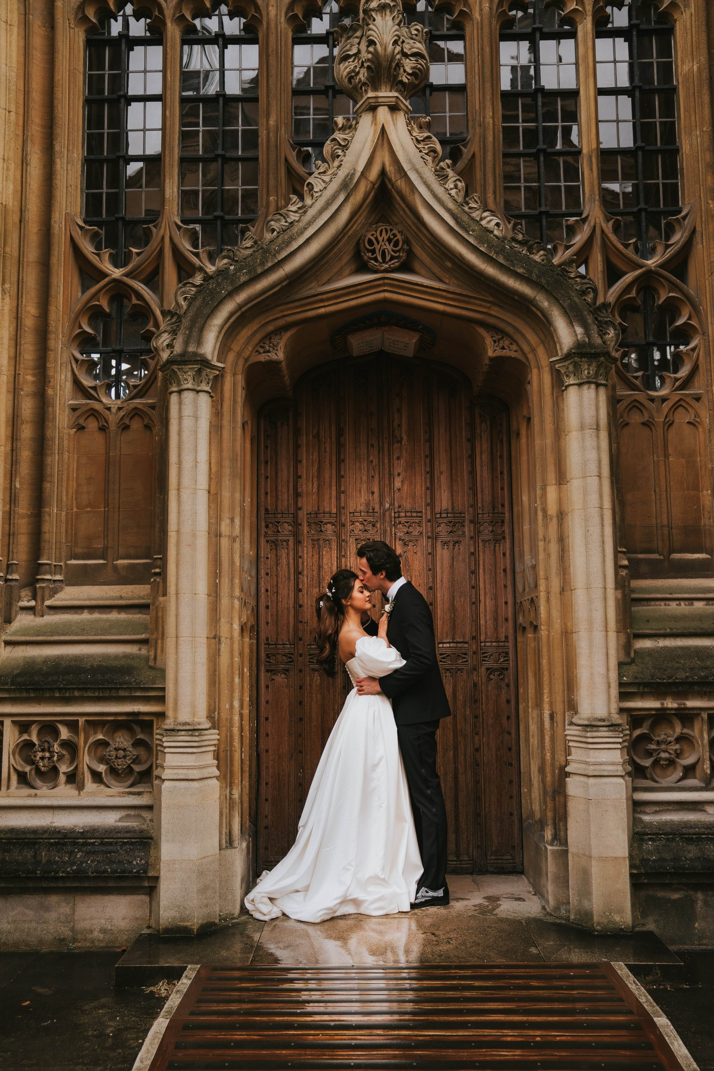Bride and groom outside The Wren Door at Bodleian Libraries