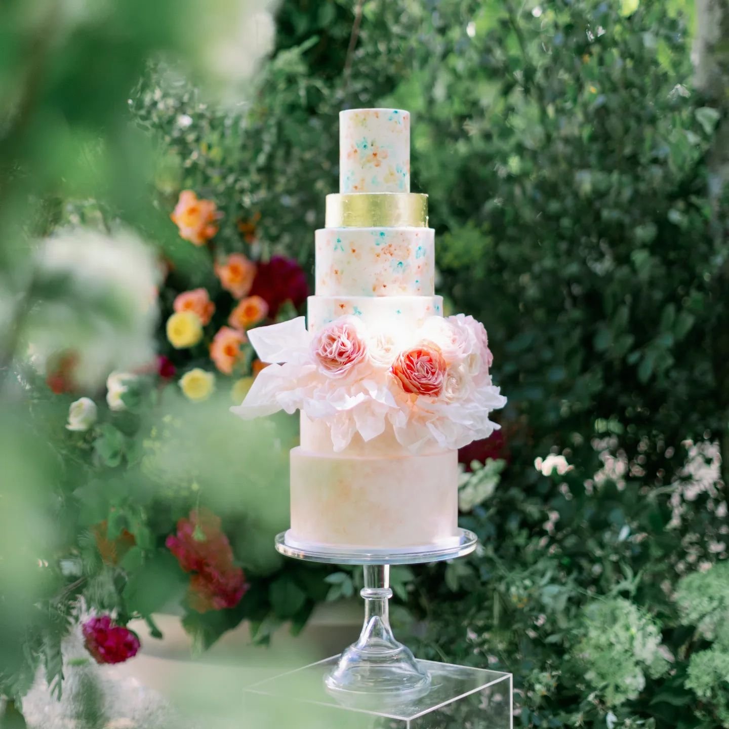 Come on sunshine, have a word! I'm currently sat in a jumper hugging the radiator and dreaming of this red hot day last summer. 

Take me back to the pretty pastels, gorgeous florals and sunshine! 🌞

Planner: @mrs_t_weddings
Photographer: @camillajo