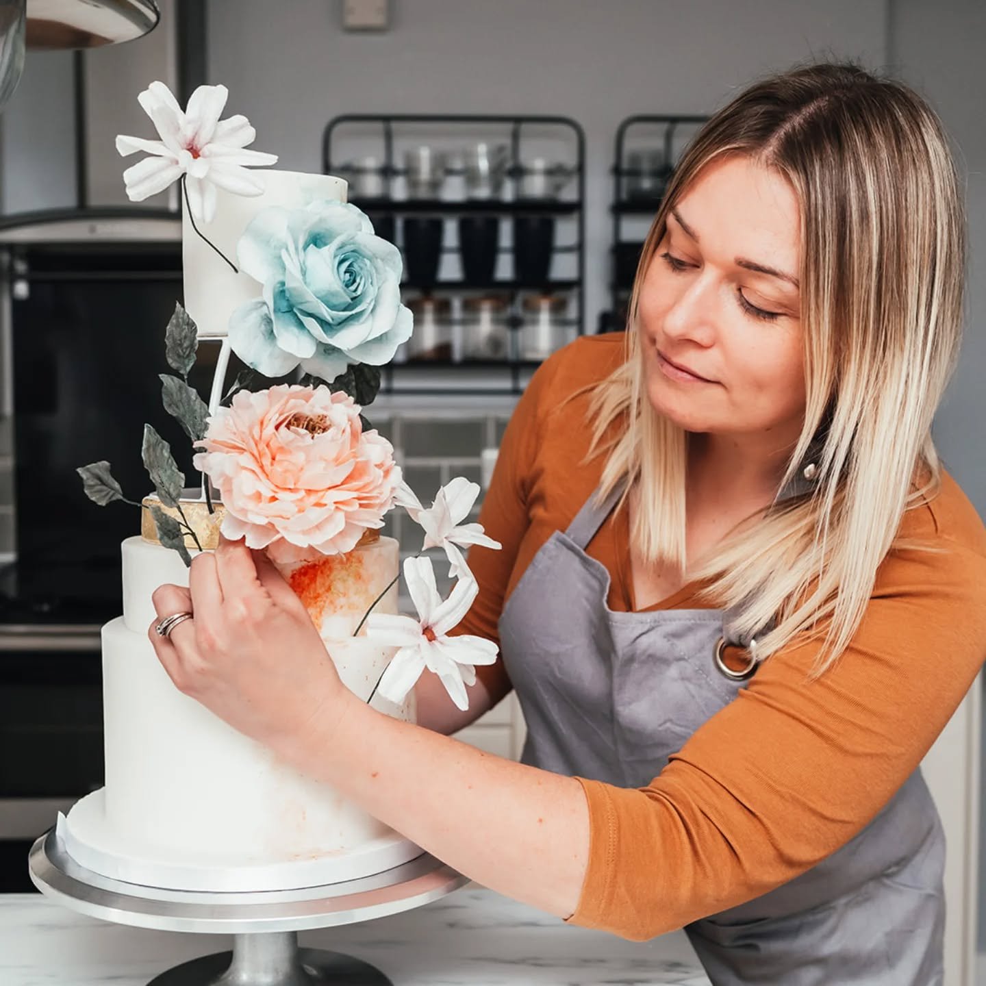 Hi, I'm Charlene and I'm a self-confessed perfectionist. 

In every day life that can be a bit stressful I won't lie and I place a lot of undue pressure on myself (just ask my husband!). When it comes to creating your wedding cake however, it's a ble