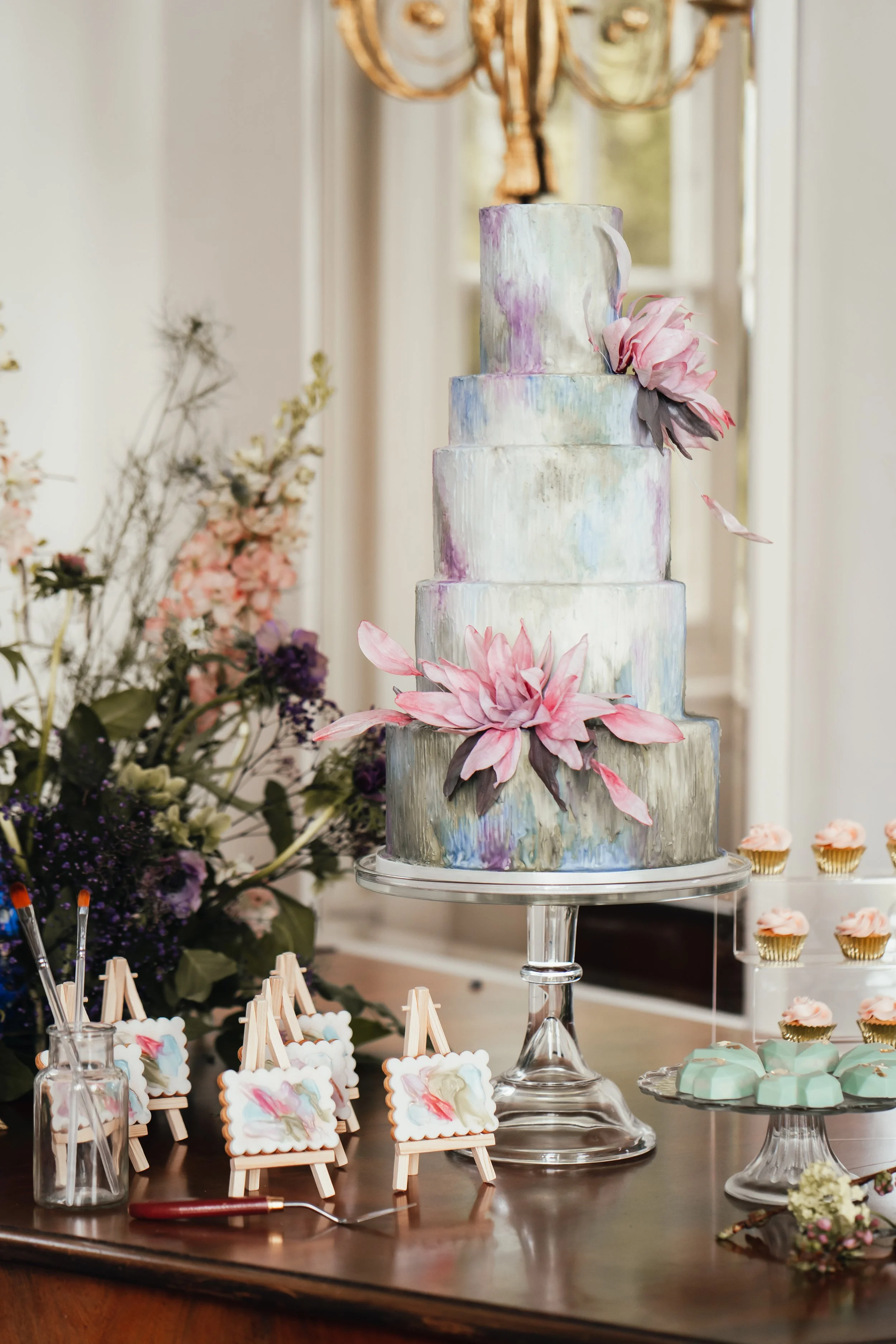 Luxury modern wedding cakes — Terre et Lune Cake Design
