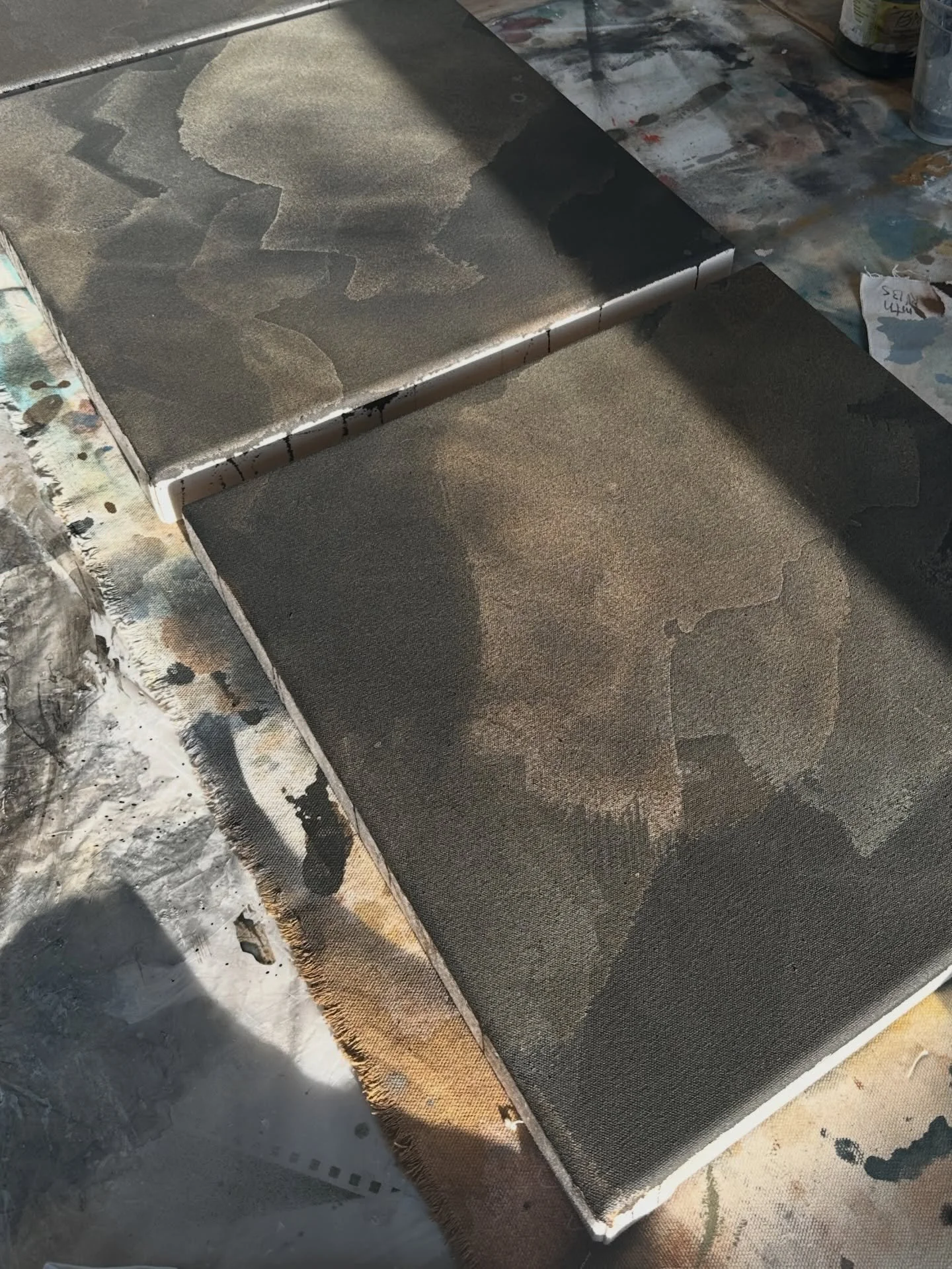 Same paintings, different days, different moods.

Entering the studio without fear and not overthinking every step, because at some point, too much noise makes the work less authentic. 

Work in progress&hellip; like all of us. 🫶🏻