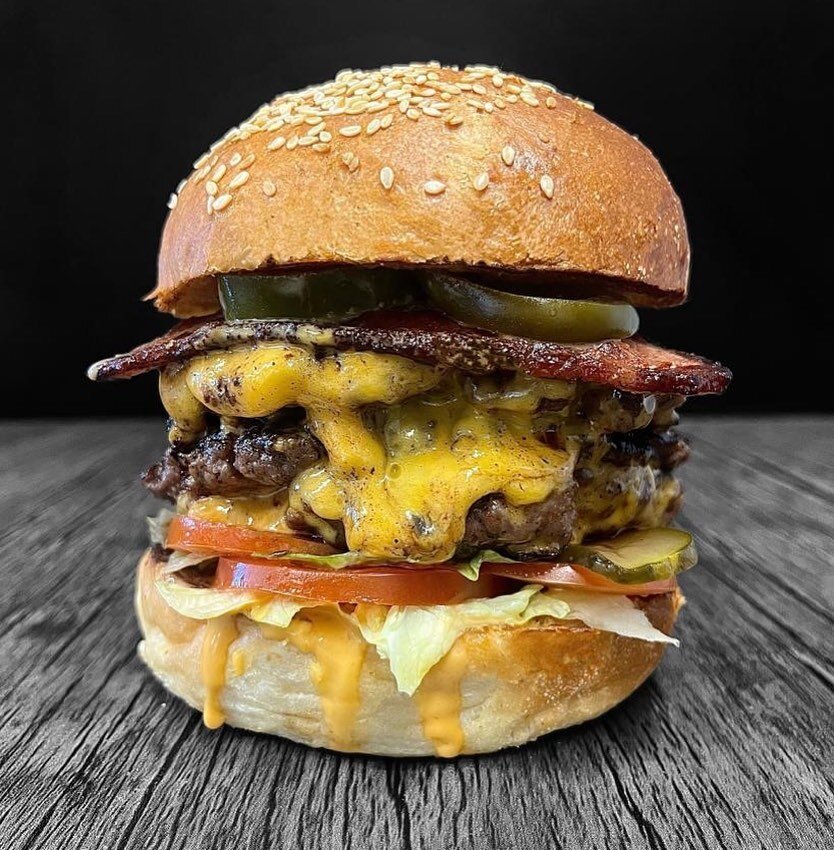 The 1885&hellip;have you tried it yet?

Giant, juicy, flavourbomb burgers made with quality, locally sourced ingredients 😋

Only at DiSH, Harwell come down and get yours tonight!

#flavourbomb #burgerboys #dishharwell #fridaynight #asgoodasitgets #y