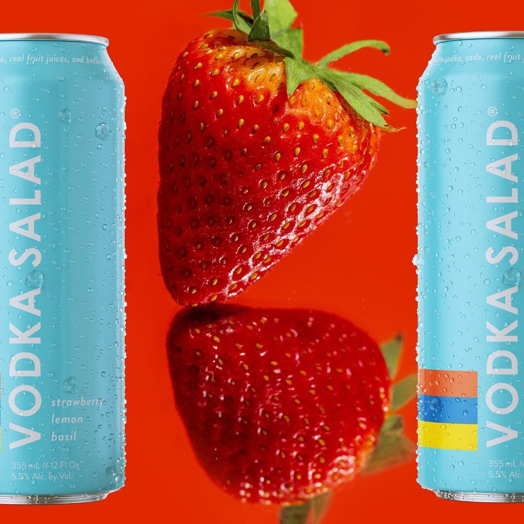The strawberry salad is a vibe. It loves hot yoga, day drinking and makes a perfect weekend wingman. Find out where to get yours @therealvodkasalad.com 🍓🍸🥗 
#vodkasalad #cleancocktails #cleancocktail #vodkadrinks #vodkadrink
#daydrinking #wingman