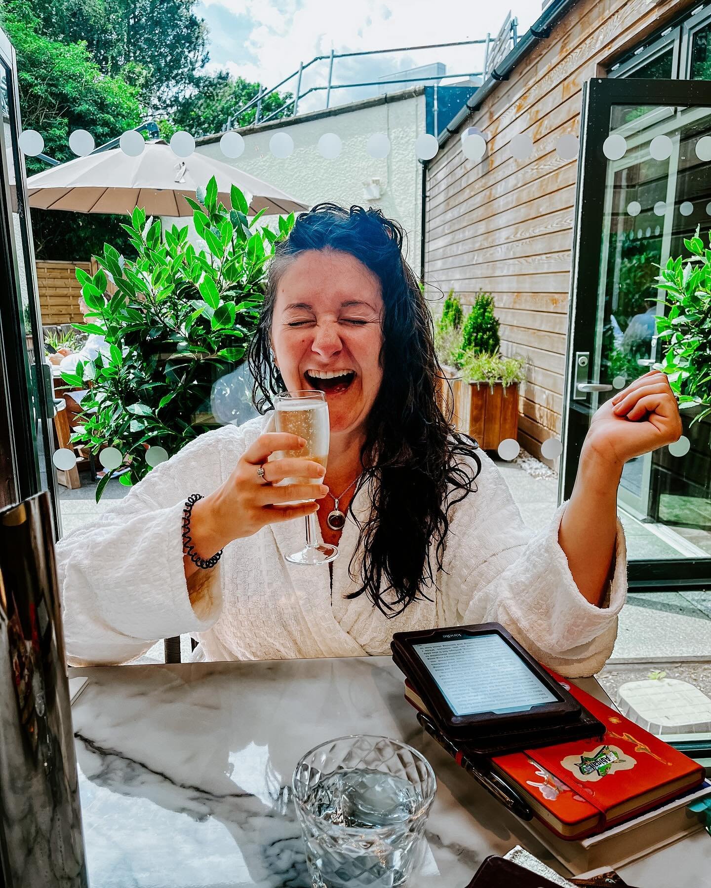 ✨ I finally went on the spa trip that I have been dreaming of with my love @emilyharrii and we wrote, cackled, and spent the equivalent of &pound;30 having a nap on a water bed ✨

Truly, a great time. I felt like this trip was so far away when i fant