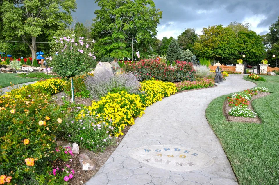 gardens walkway.jpg