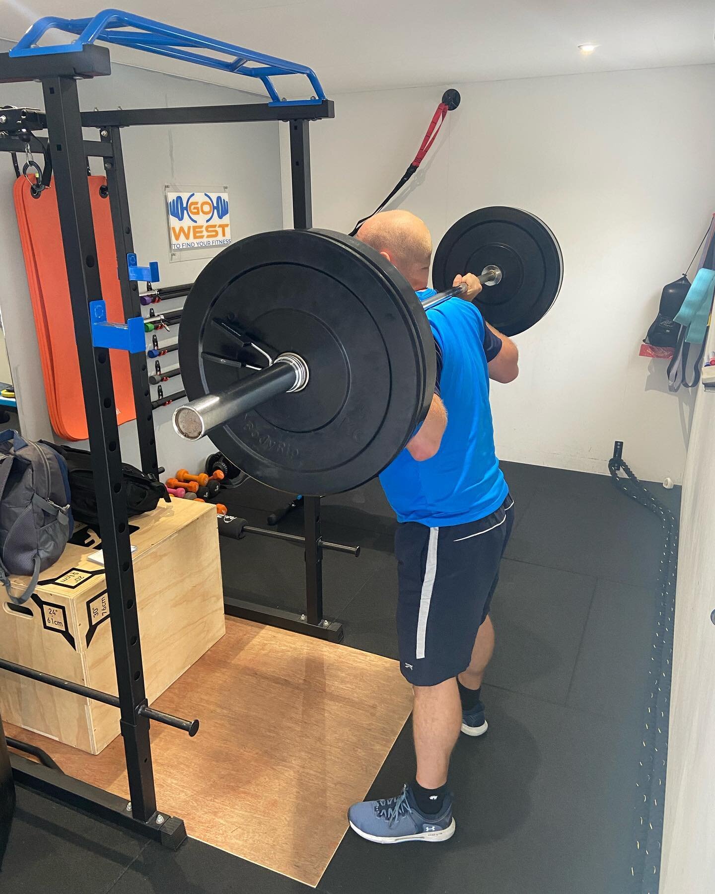 Joycey having some fun with the bumper plates tonight 😂 

This man has had several knee operations yet with some work on techniques and building up over the past few months he&rsquo;s comfortably squatting and with 70kg on his back for 6 reps 👌