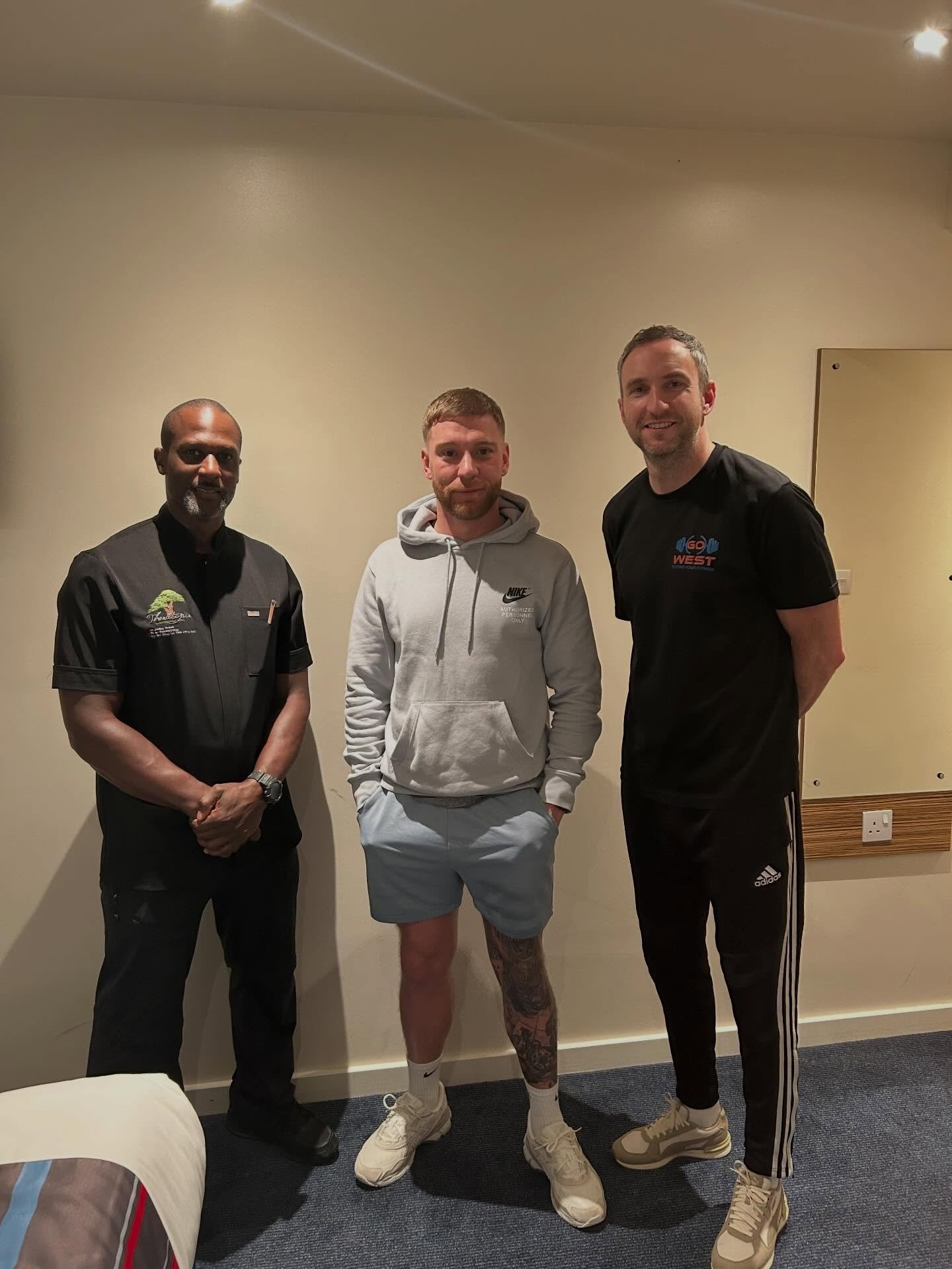 Me and @theratopia_ helping Charlie get run ready for the final push of his epic challenge running from Southampton to the London eye. 

The mental strength @charliedarling92 has to push through and complete this event is astounding so please follow 
