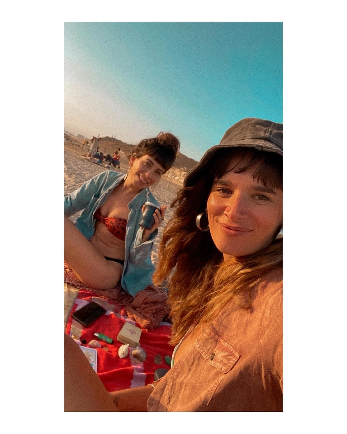 Gracias por ser b&aacute;lsamo en tiempos de contracci&oacute;n.
Gracias por ser inspiraci&oacute;n, risas y atardeceres.

Honro, agradezco y celebro a cada una de las mujeres que me rodea.
Que maravilla m&aacute;s grande el sentimiento de poder dar 