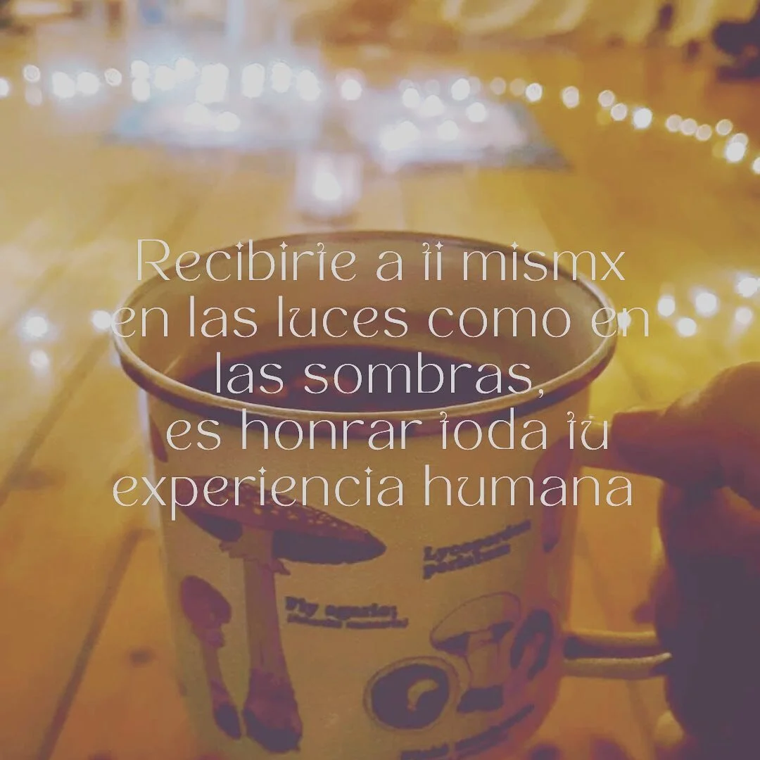 Equivocarte tambi&eacute;n es espiritual

Vinimos a explorarnos como humanxs.

Las luces y las sombras son parte de la experiencia.

El desaf&iacute;o es no aferrarse a ninguna.
Ambos lados cumplen su funci&oacute;n.
As&iacute; como el d&iacute;a y l