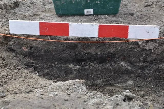 A Possible Stratified Hearth within the Eroded Shoreline