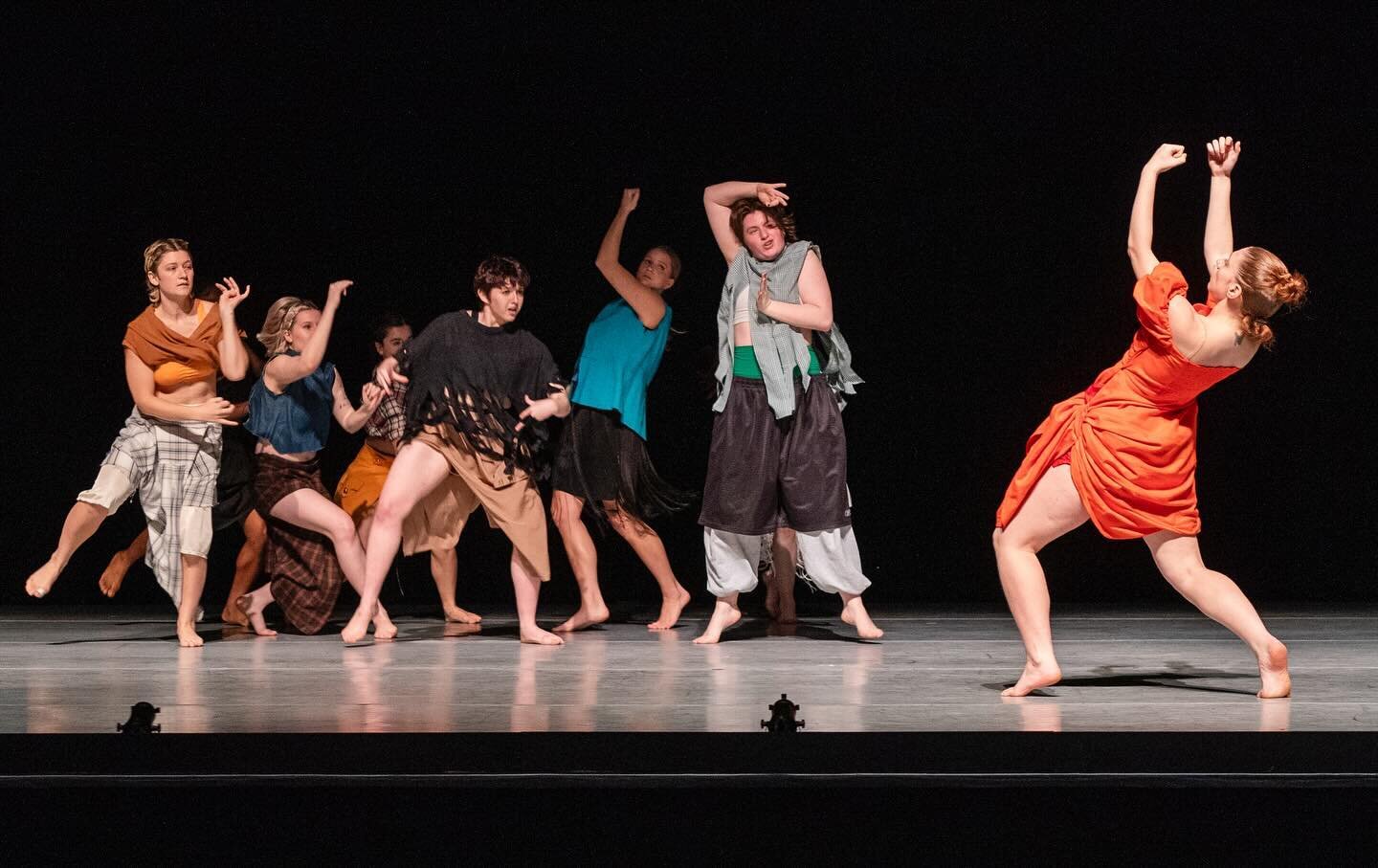 I had the pleasure of collaborating with @jessezaritt and these wonderful dancers this past semester at @uartsschoolofdance on a piece called Still | Life 🩶 Thank you all for a beautiful process!

📷 - @stephaniebergerphotography