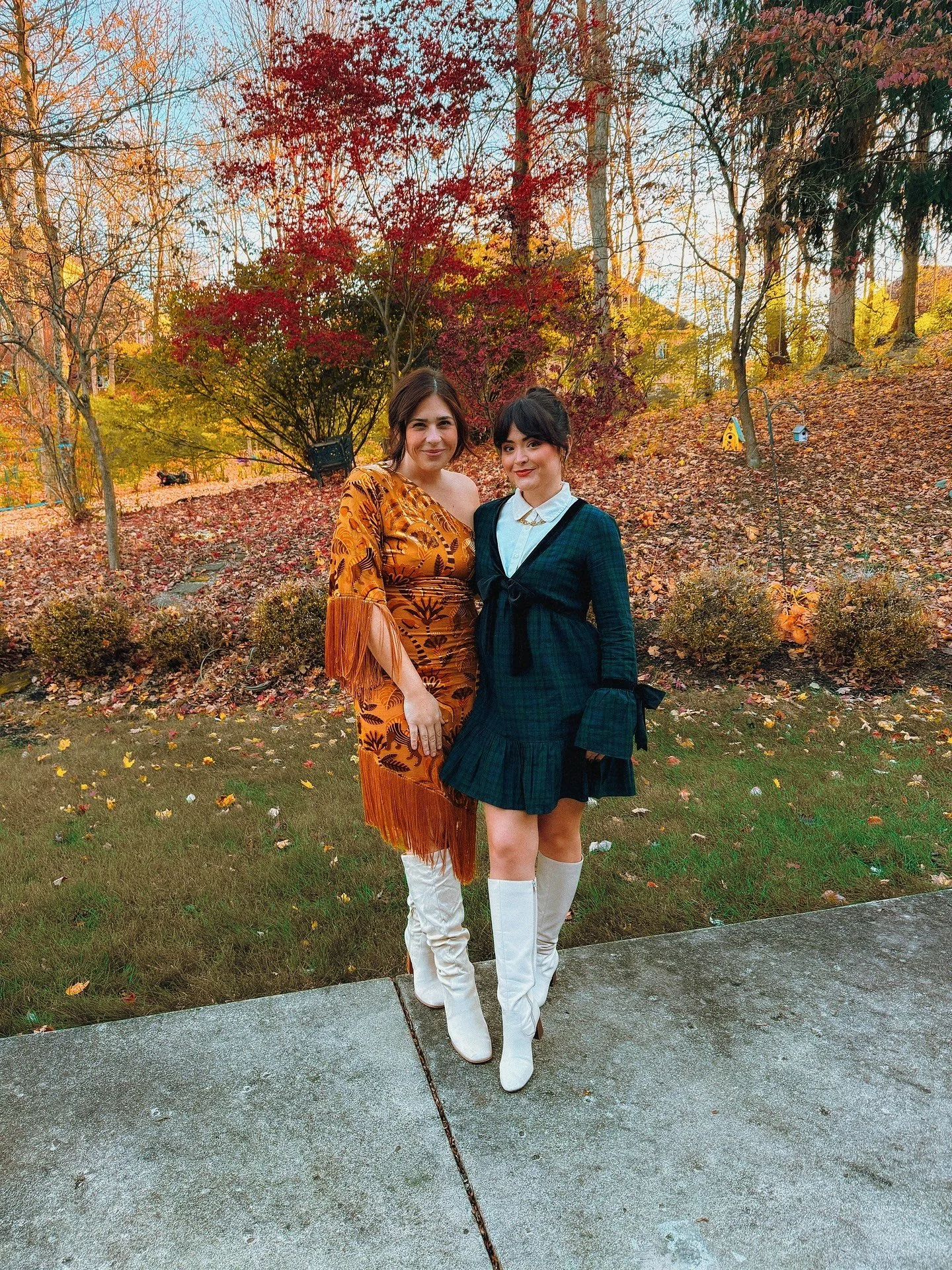 Friendorsgiving 🍁🍂 Boot girlies!!!! @chelseyjbarhorst 😘

Huge shoutout to @houseofjoy.co for hosting the most perfect Friendsgiving today! Loved seeing all these lovely people!

Dress is @nuuly #clubnuuly #nuuly #nuulypartner
