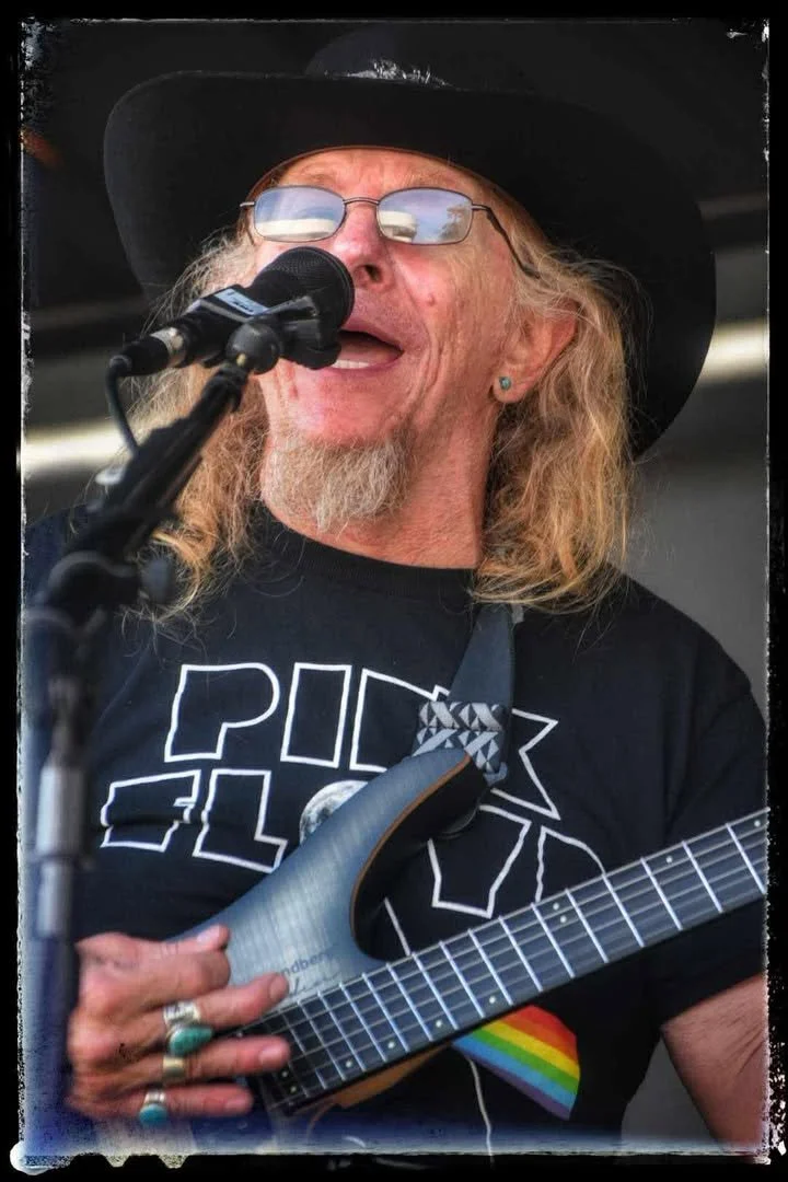 LIVE MUSIC: Gene Loy