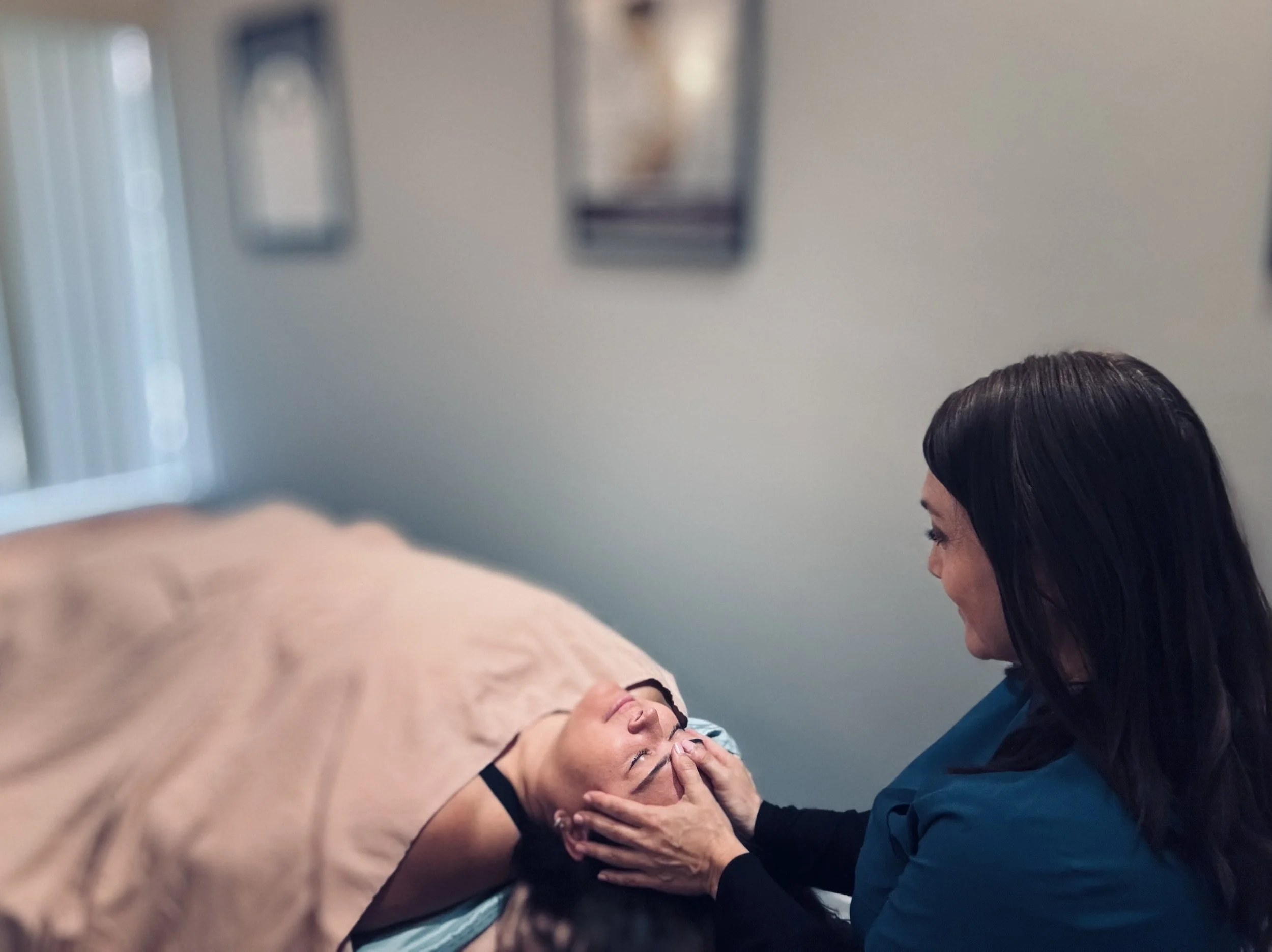 Certified Fascial Maneuvers Coach providing healing session