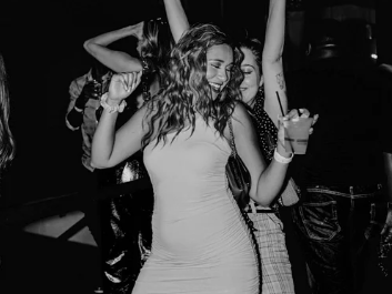 Mom's Dancy Party