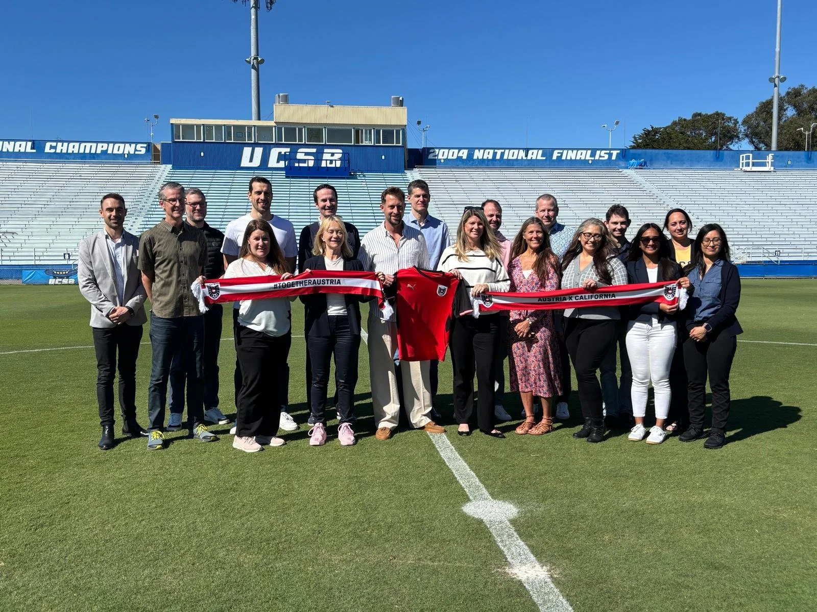 Das österreichische Generalkonsulat besucht das österreichische FIFA-Basislager in Santa Barbara