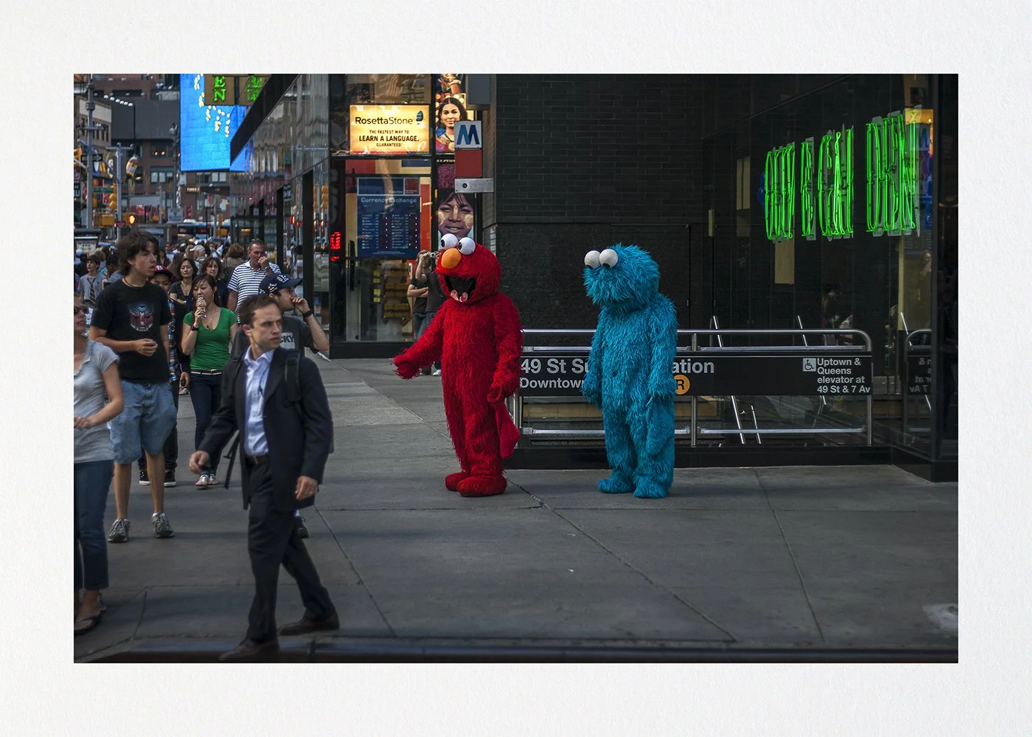 053 Issue 007 Elmo and Cookie Times Square Emon Hassan | emonhassan.com 000.jpg
