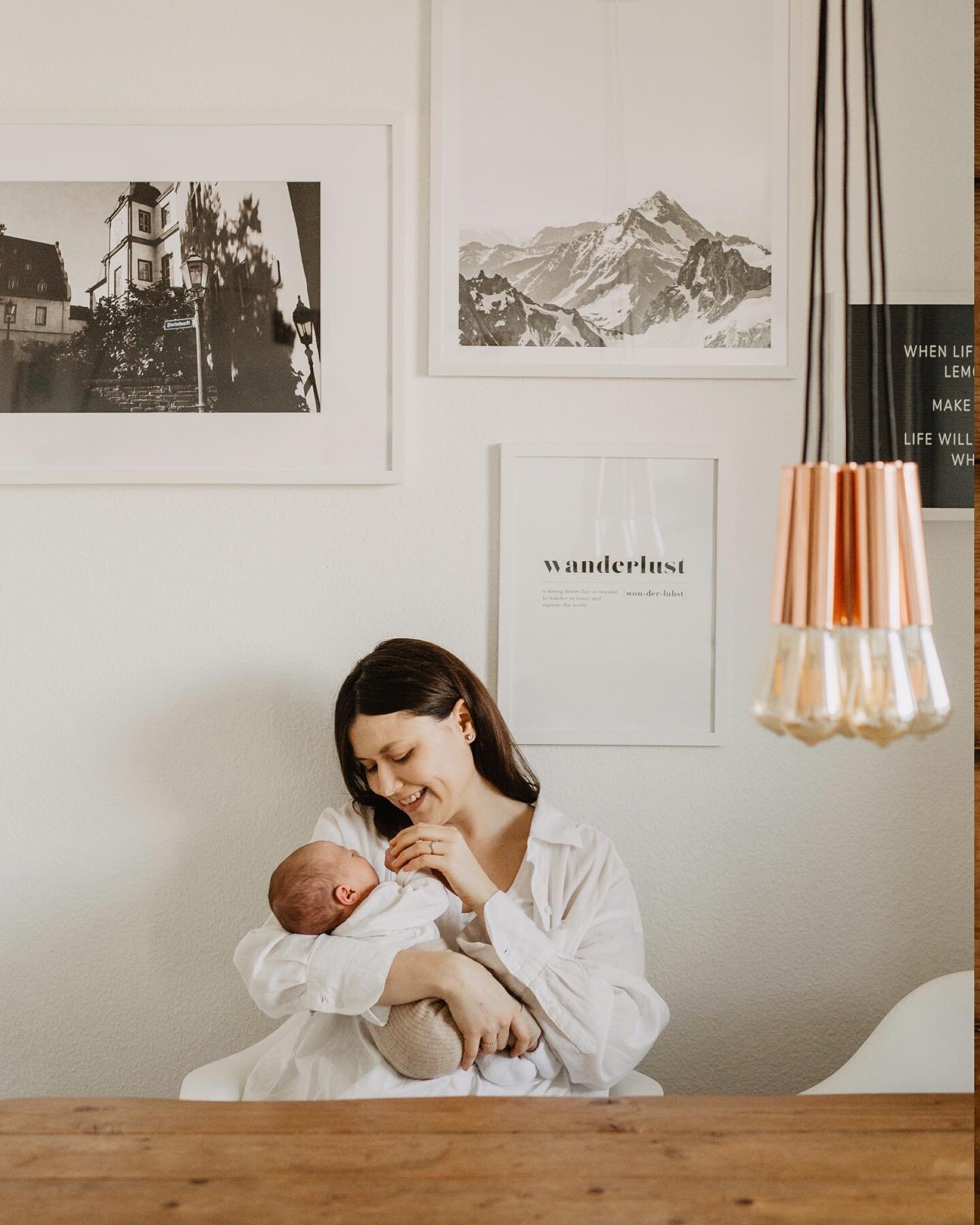 ❤️ Homestory ❤️

Gerade die erste Zeit mit Baby ist aufregend genug deswegen komme ich gern zu euch nach Hause. F&uuml;r mich ist dabei das Wichtigste beim Neugeborenen Shooting: so entspannt und nat&uuml;rlich wie m&ouml;glich. Sie wachsen &amp; ver