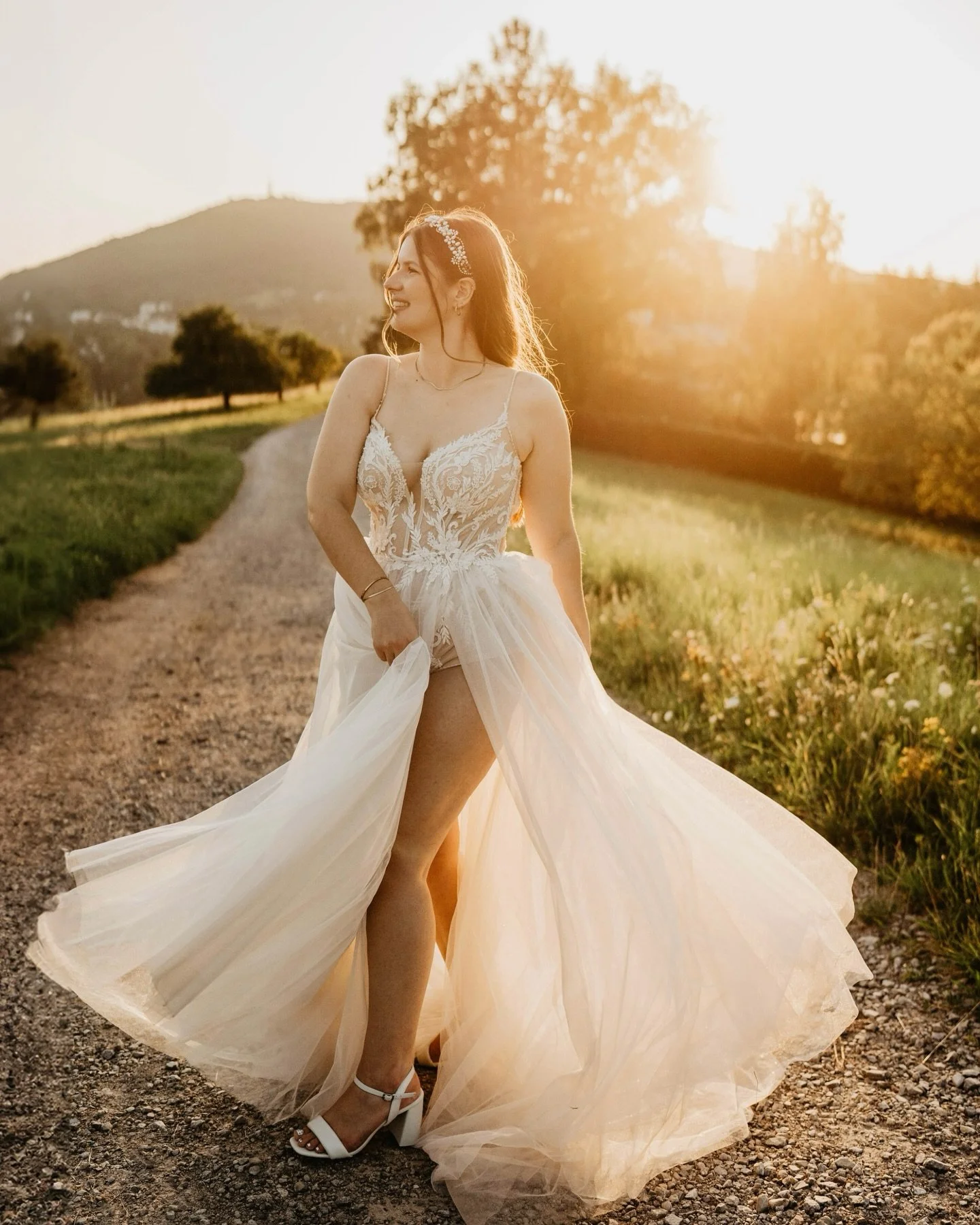 Ciao Bella - ein Sommerm&auml;rchen mit einer gro&szlig;en Portion La Dolce Vita ❤️ 
Sonne, Zitronen und ein Hauch von Italien haben diese Sommerhochzeit ganz besonders gemacht! 

Location: @kitchenandsoul 
Brautkleid: @meinebrautboutique 
Trauredner