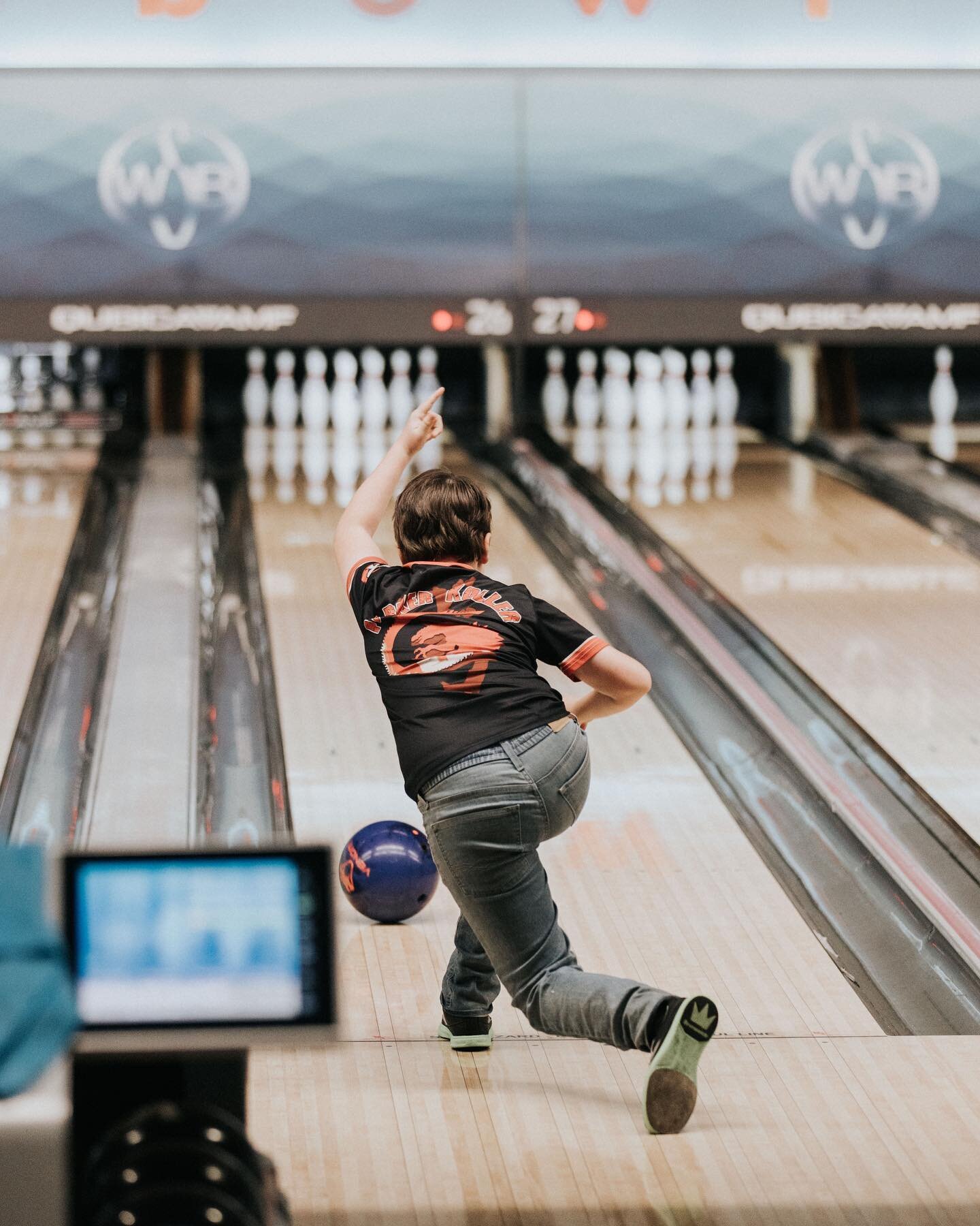 It&rsquo;s Thursday and we&rsquo;re in the weekend-is-almost-here mood 🤗 Click the link in our bio to reserve your lanes and get your fun on!! #StrikinglyFun #WestSeattleBowl
