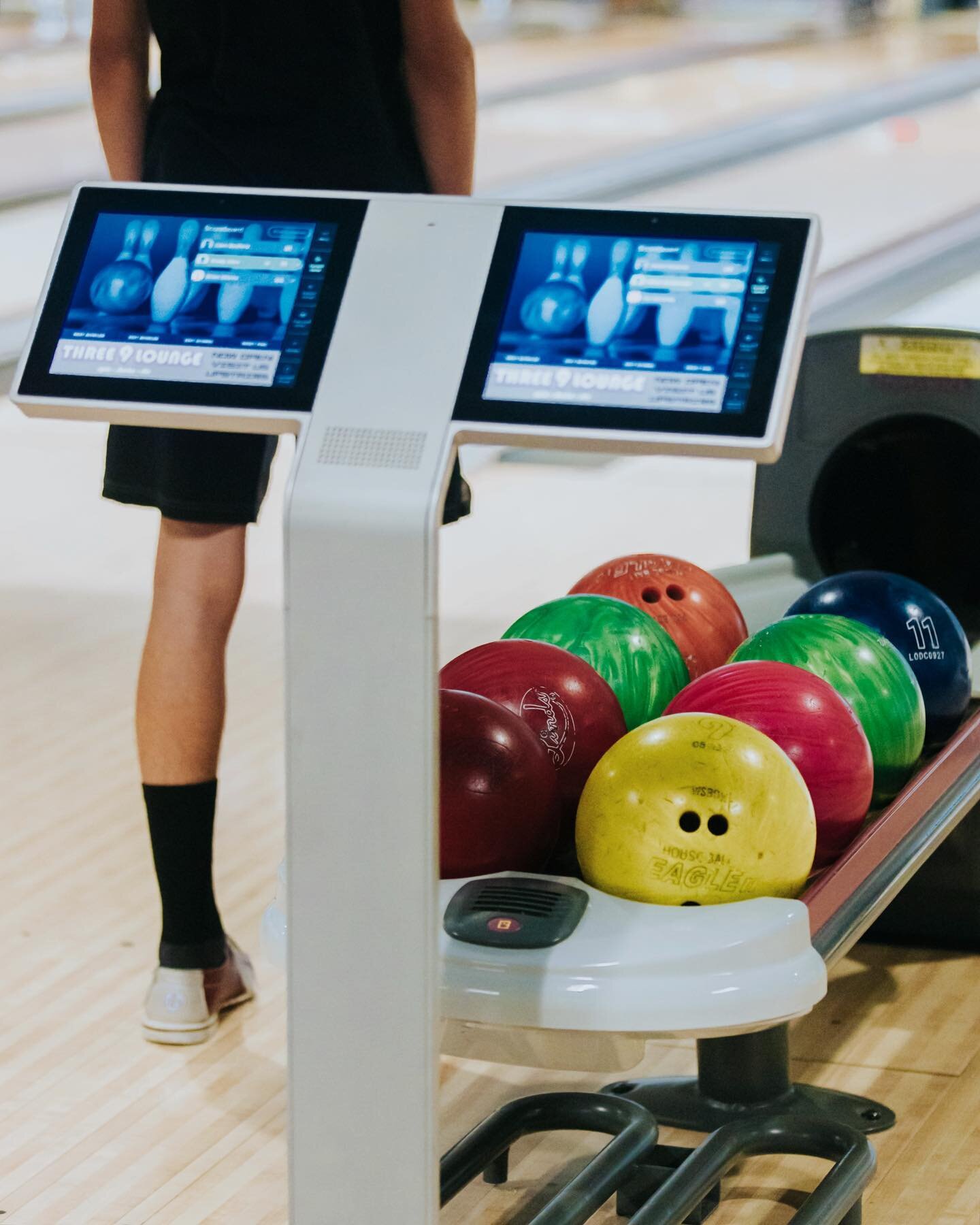 Bowling has been around longer than you think! 💡 British anthropologists found out that the items you need for bowling go as far back as Egyptian tombs around 3200
BC. The first indoor lane was constructed in New York City in 1840 and people saw a g