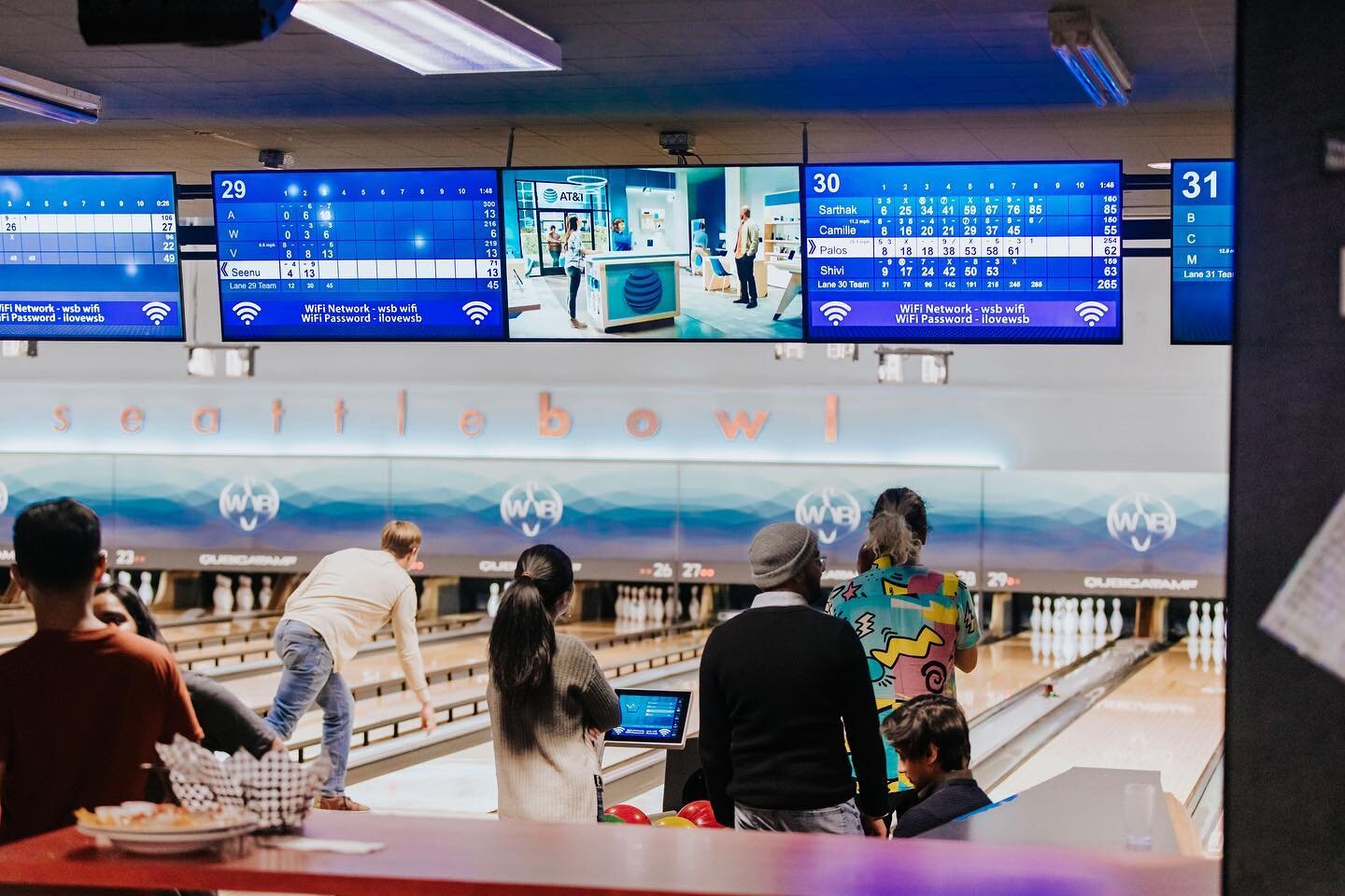 The weekend is here and West Seattle Bowl is the place to be! Our VIBE (video interactive bowling experience) bowling starts tonight at 8pm. Grab some friends and head over, we&rsquo;ve got the booze and bites here! 🥳🍻🍔 // #WestSeattleBowl