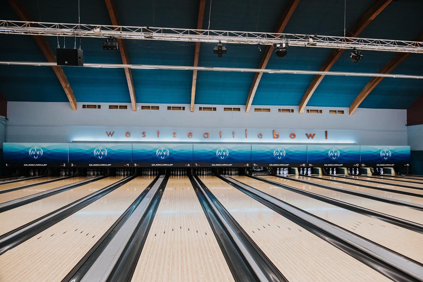 Cheers to the weekend!! Stop by this weekend and get your bowl on 🙌 Reserve your lane at the link in bio 🎳🍻 // #WestSeattleBowl