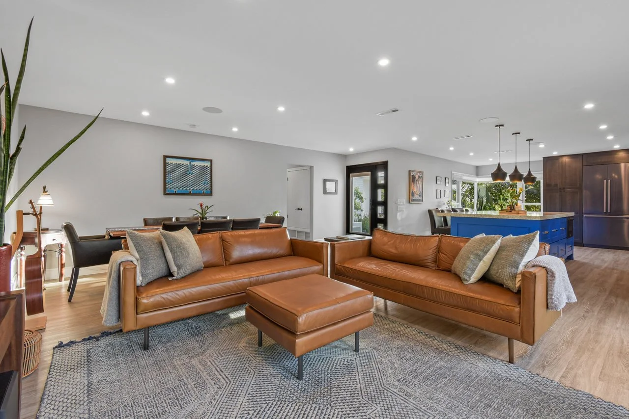 5361 Van Nuys Court interior