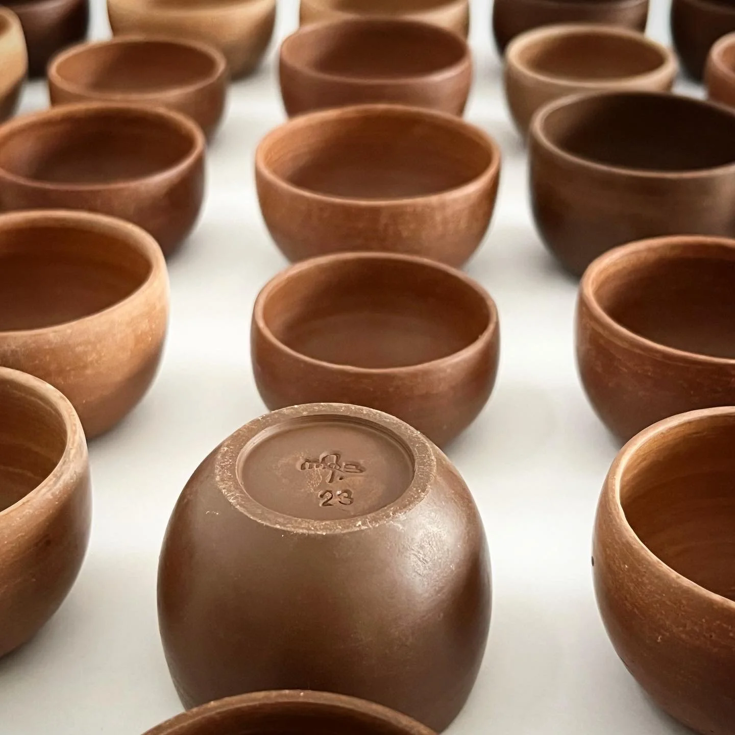 8-horas-ceramic-arte-contemporaneo-mercedes-orozco-minimum-wage.jpeg