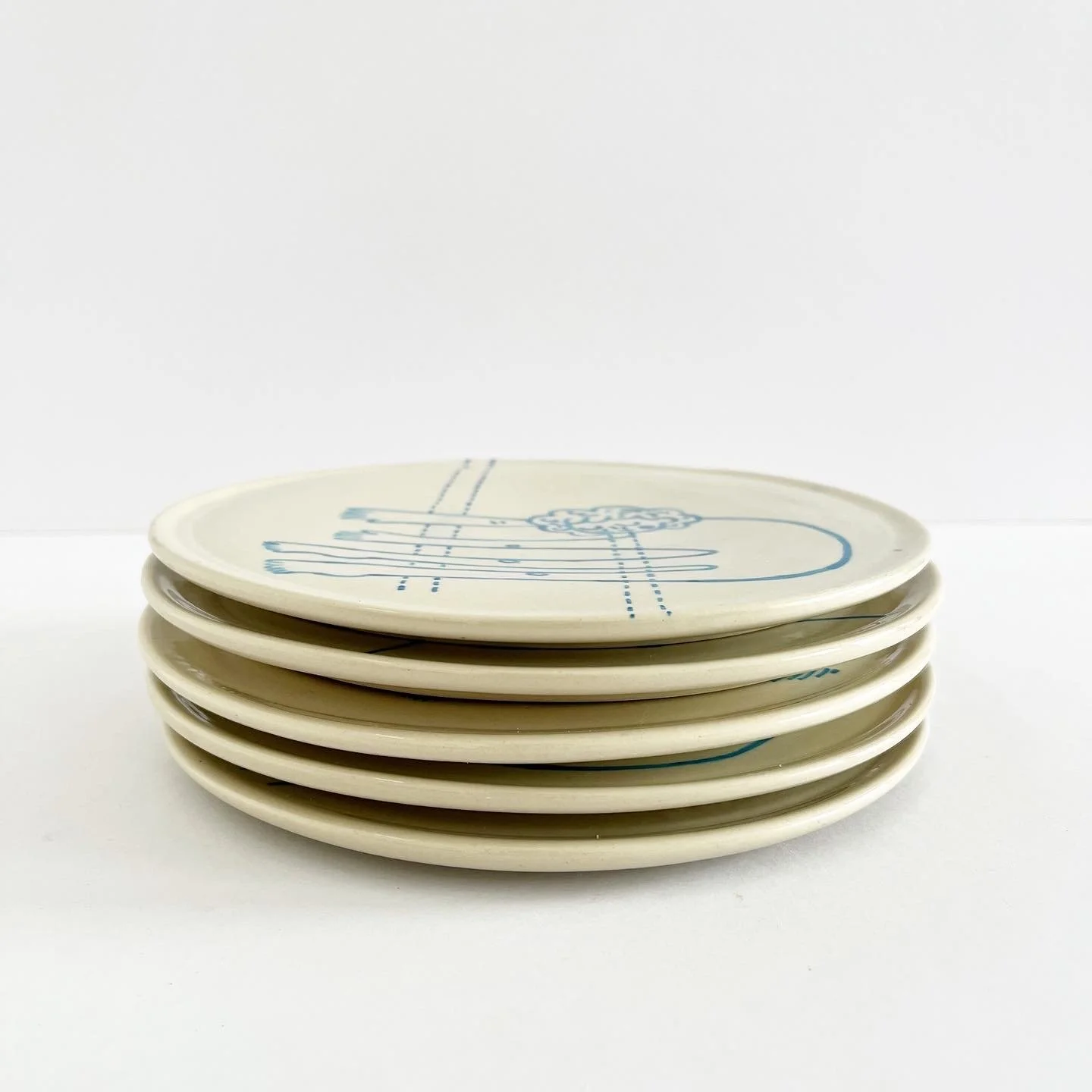 Mercedes Orozco. Cerámica Suro. Platos ilustrados. 2024