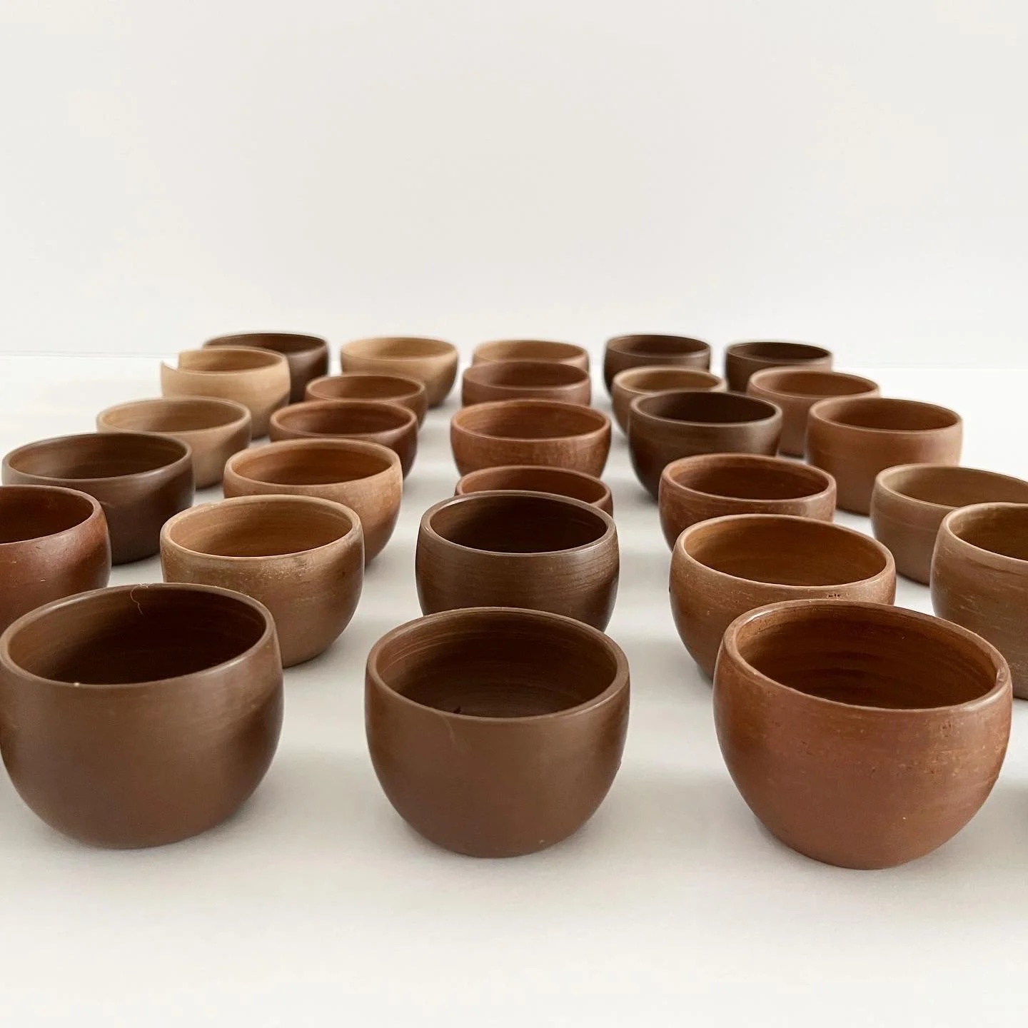 8-horas-mercedes-orozco-arte-contemporaneo-ceramica-salario-minimo.jpeg