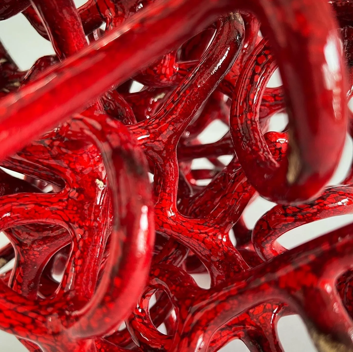 Escultura en cerámica por Mercedes Orozco