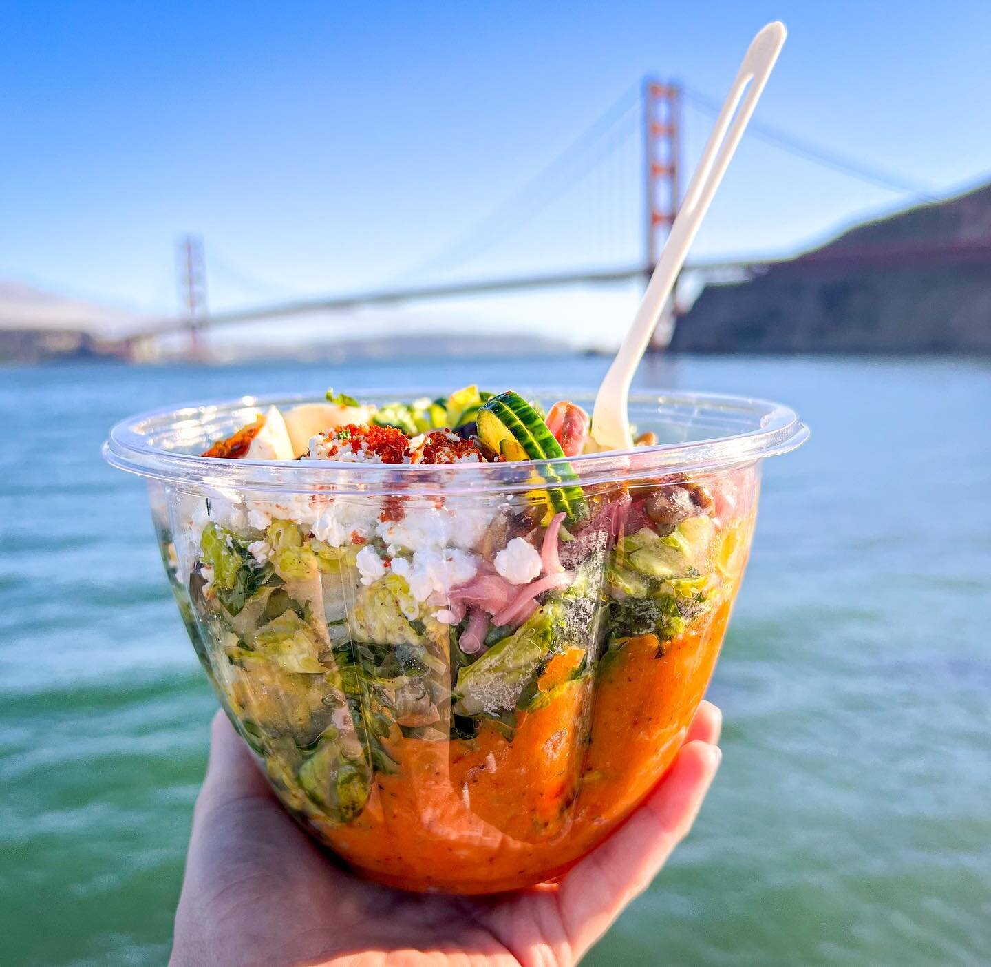 City vibes with saucy attitude..🤩🥗 Eating healthy on a shiny #Sunday has never tasted better!😎
.
.
.
.
#salad #saladlove #saladoftheday #healthyfood #vegetarian #foodie #sanfrancisco #losangeles