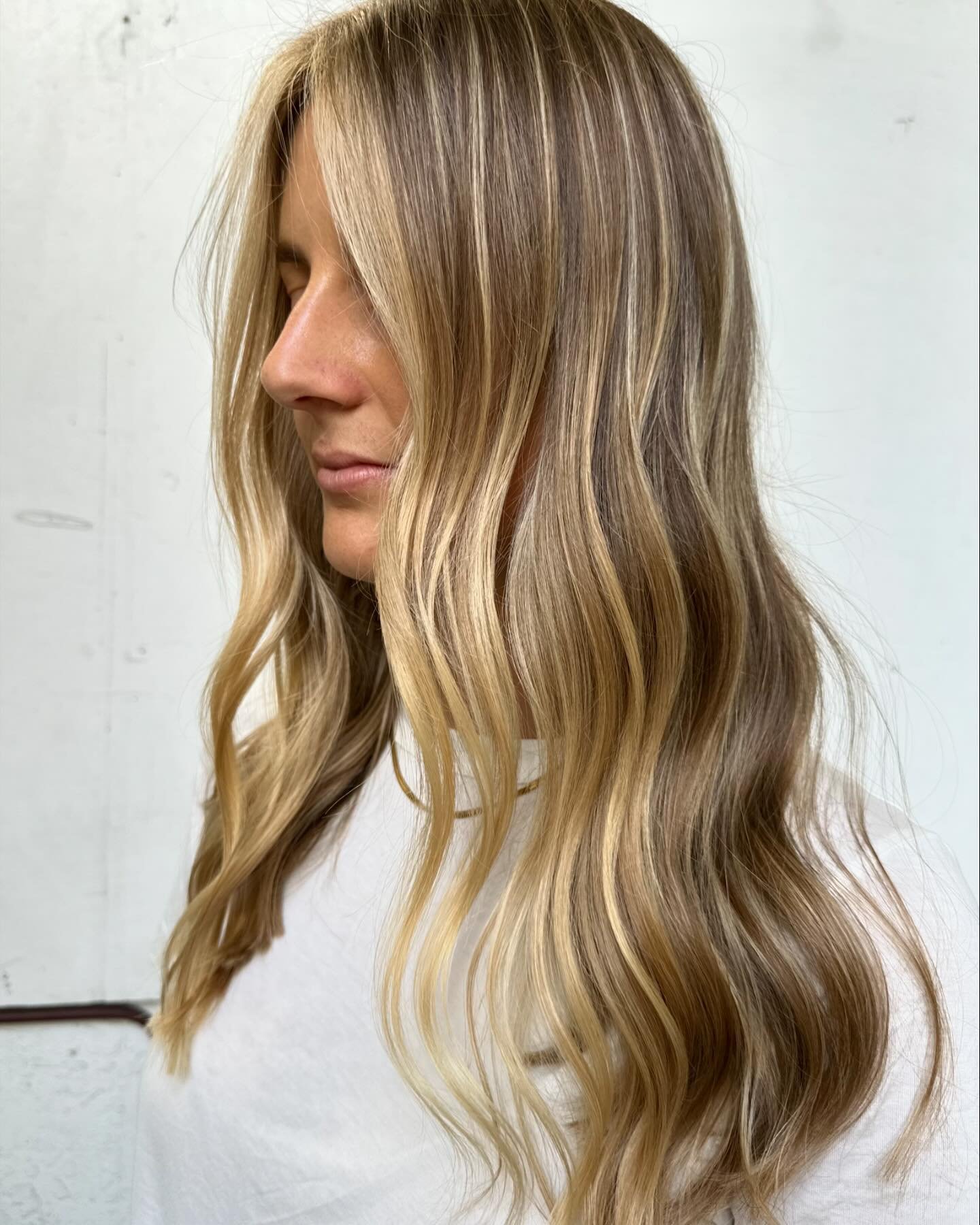 Ready to take your hair to the next level? 
Let&rsquo;s do it!

Specialising in beautiful colours; from coastal Blondes &amp; Balayage&rsquo;s, to lived-in Brondes &amp; dimensional Brunette&rsquo;s&hellip;

Reach out to chat about your hair goals
🩵