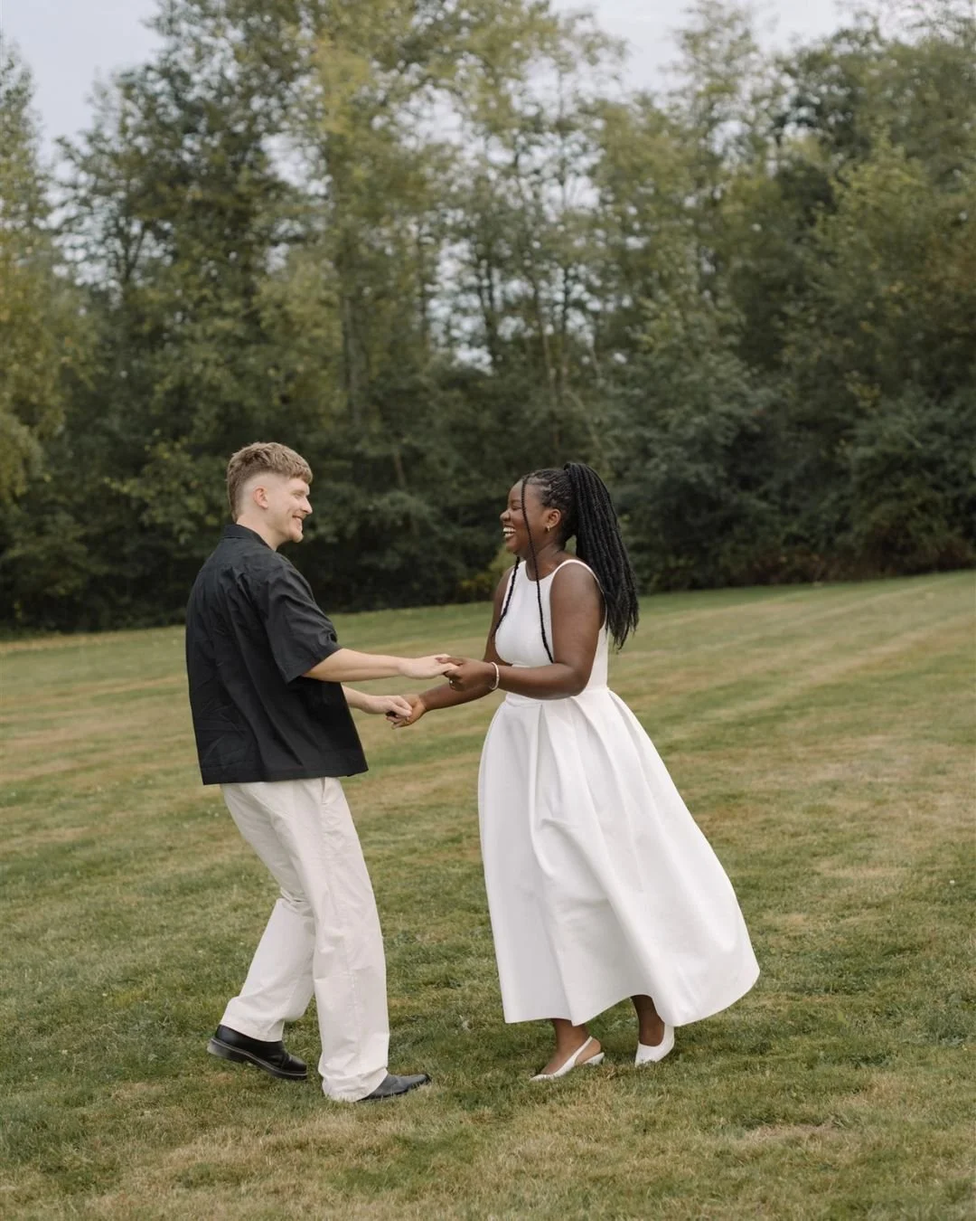 If you've never been photographed, it can feel a little daunting. "What do I do with my hands?! "

There are times when I pose, and times when I give prompts. Some couples prefer one more than the other, but the important part is this: focu