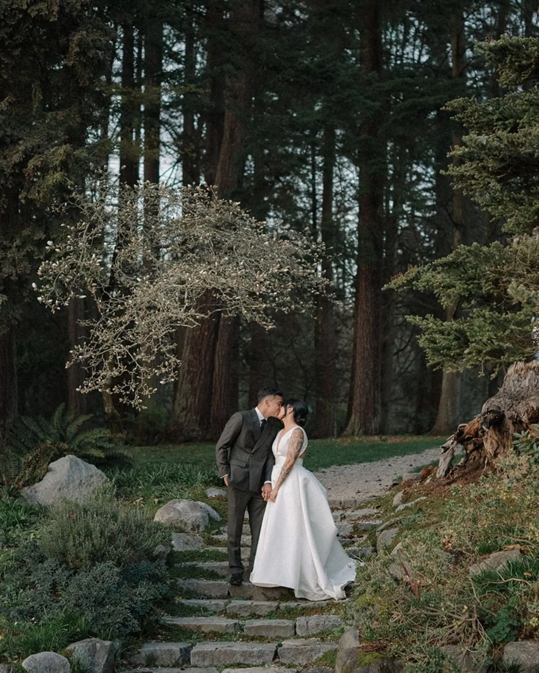 I&rsquo;m a firm believer in stepping away from the reception for a moment to slow down and take it all in. 
 
Venue: @stanleyparkpav
Planning/Coordination: @thebrightlightsevents
Hair and Makeup: @stylebyalisonsun
Rentals: @bespokedecor
Florals: @he