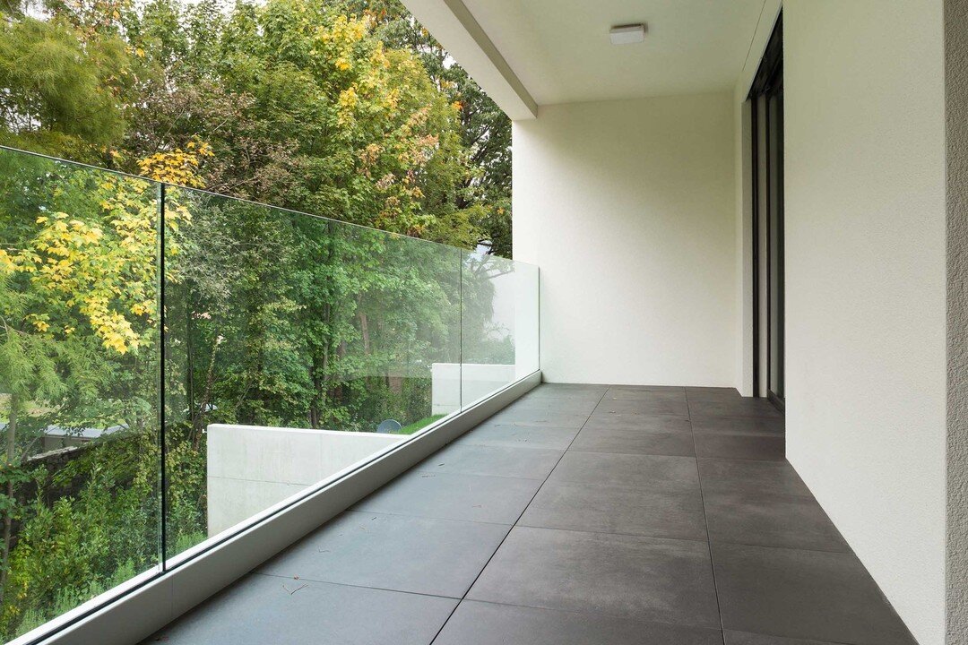 Frameless glass balcony 👌🏼 

#glassbalustade #glassbalustrades #balustrades #safteyglass #modernhomes #modernhouse #glassandsteel #homerenovations #framelessglass #glazing #toughenedglass #balustrade #framelessbalustrade