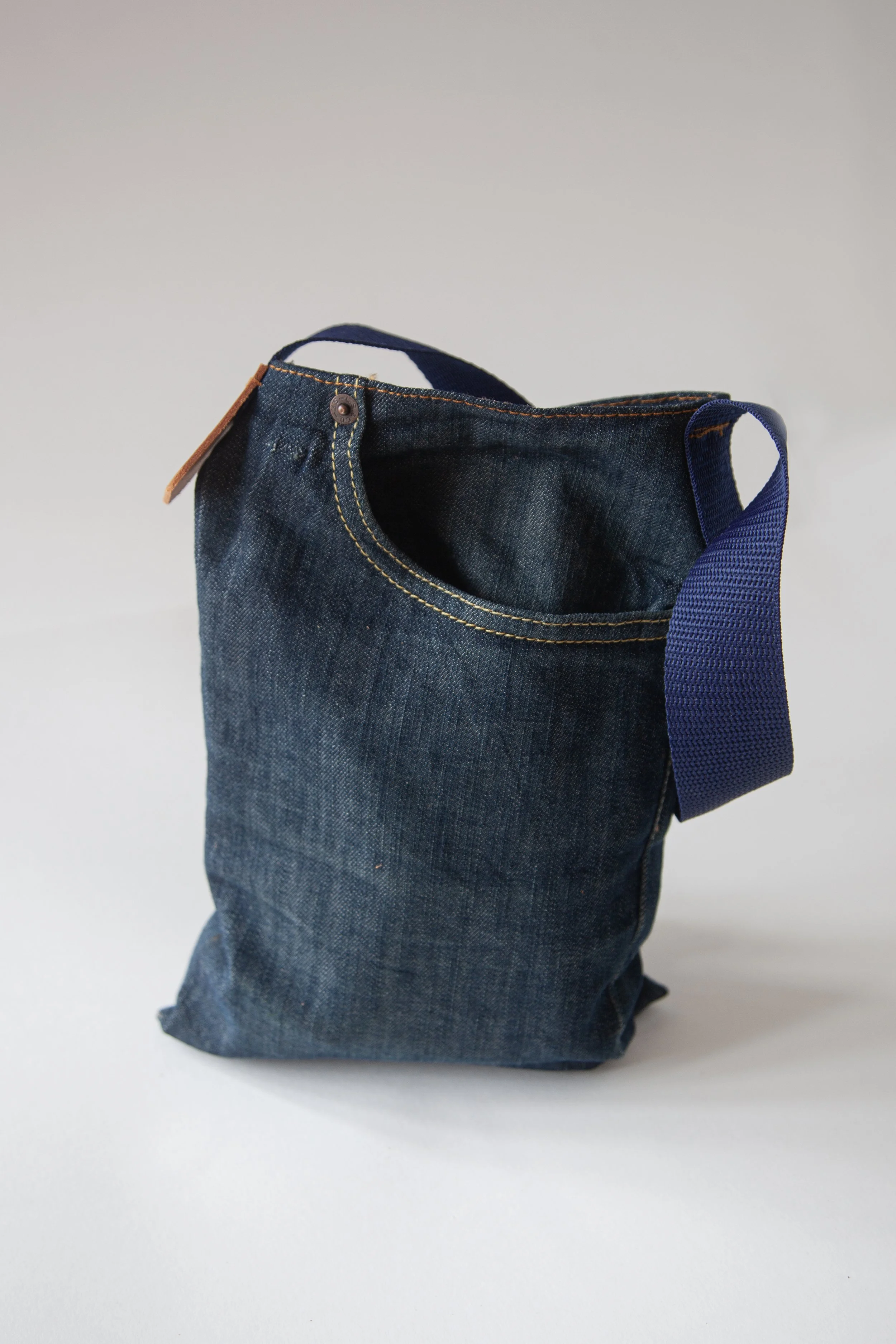 Theculfofgolf_denimdivotbagjpg.jpg