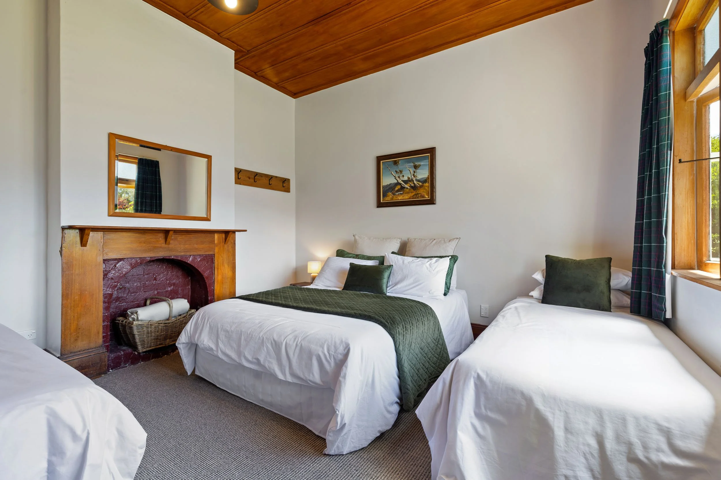 makoura-lodge-glenluce-homestead-bedroom.jpg