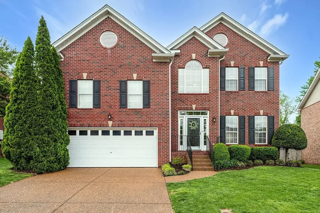 ‼️CLOSED‼️

Loved working with these clients &amp; so pumped for them to move in their beautiful new home in Franklin! The backyard was personally one of my favorite parts 🙌🏽

#realestate #nashvillerealtor #nashvilletn #realtor