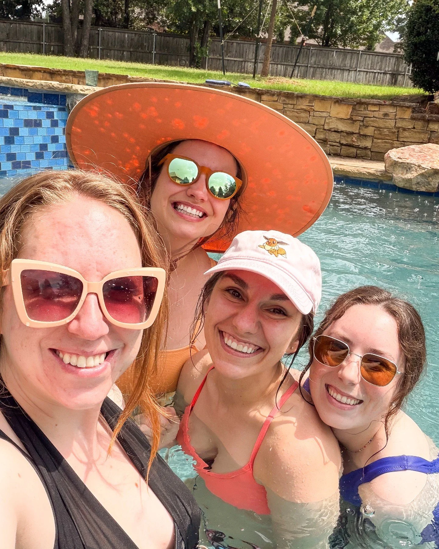 Team Toast pool day!!! ☀️🐠💕