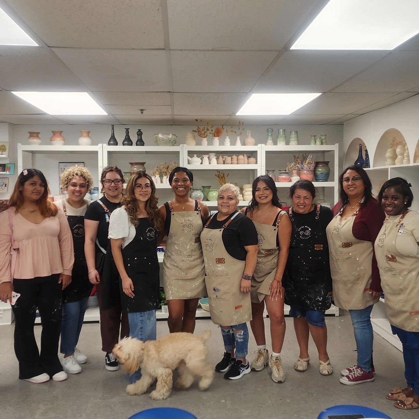 Sandy Mones Pottery  make your art experience with us. 😃

#pottery 
#ceramics 
#cer&aacute;mica 
#clay
#arr
#friendship 
#friend
#fun
