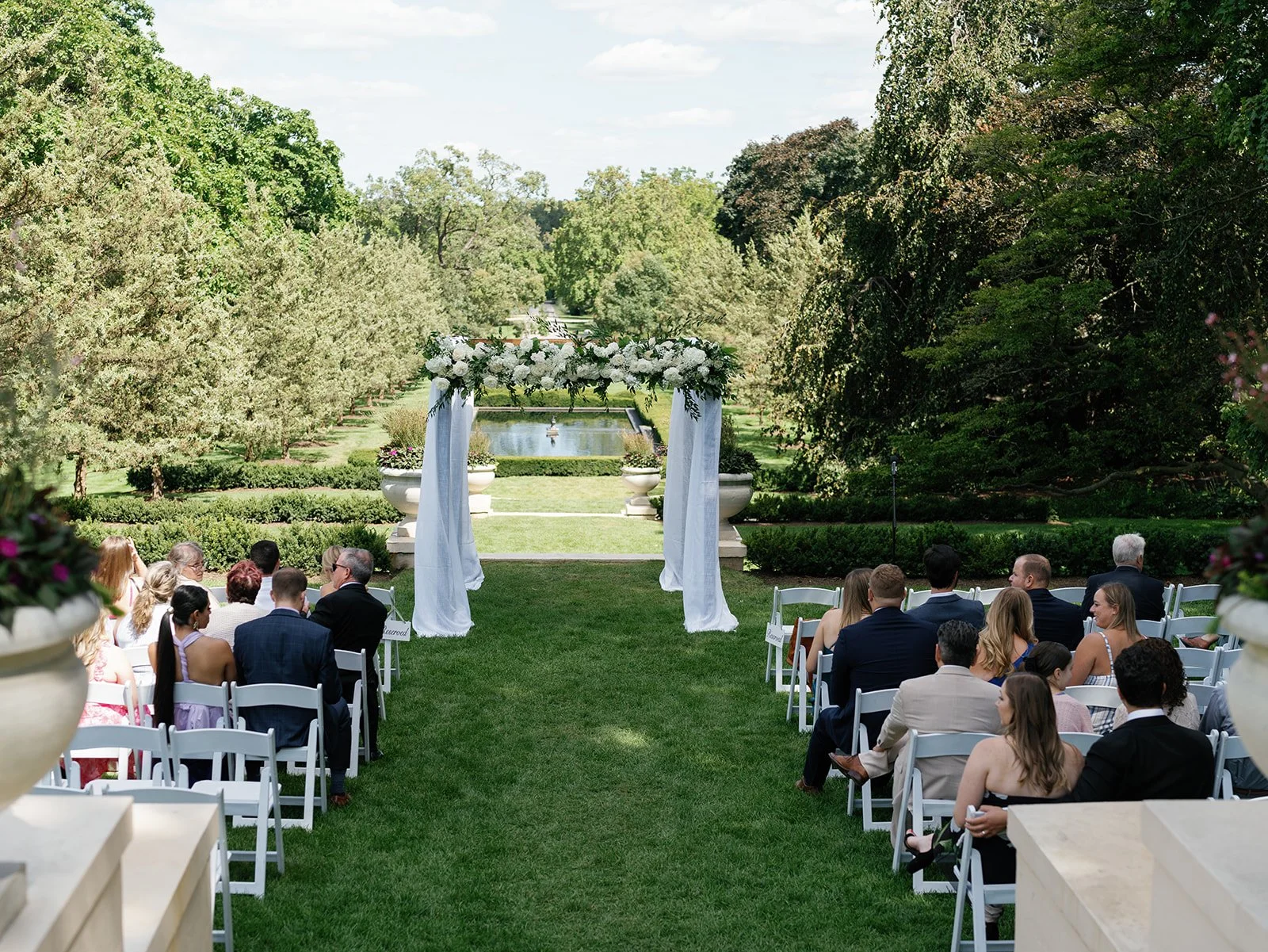 14 Best Chicagoland Suburbs Wedding Venues with an Outdoor Ceremony Location