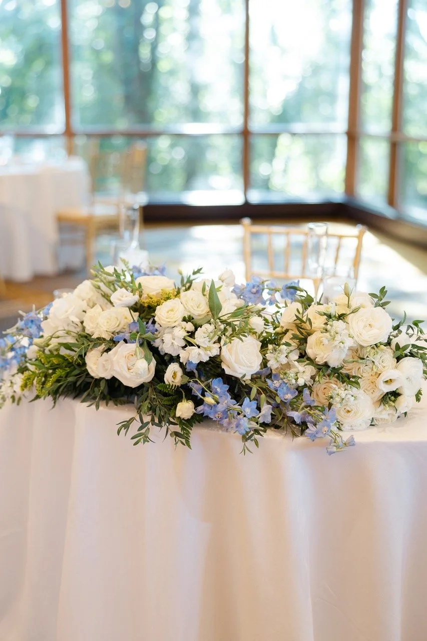 Flowers on sweetheart table in Grand Oaks Pavilion at Hyatt Lodge